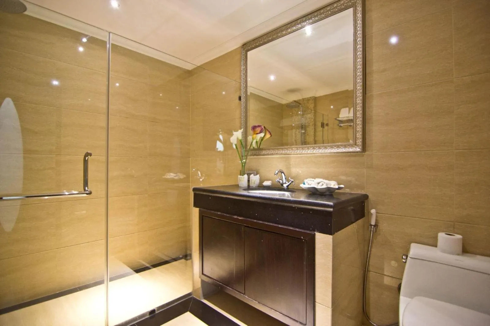 Shower in LK Royal Wing