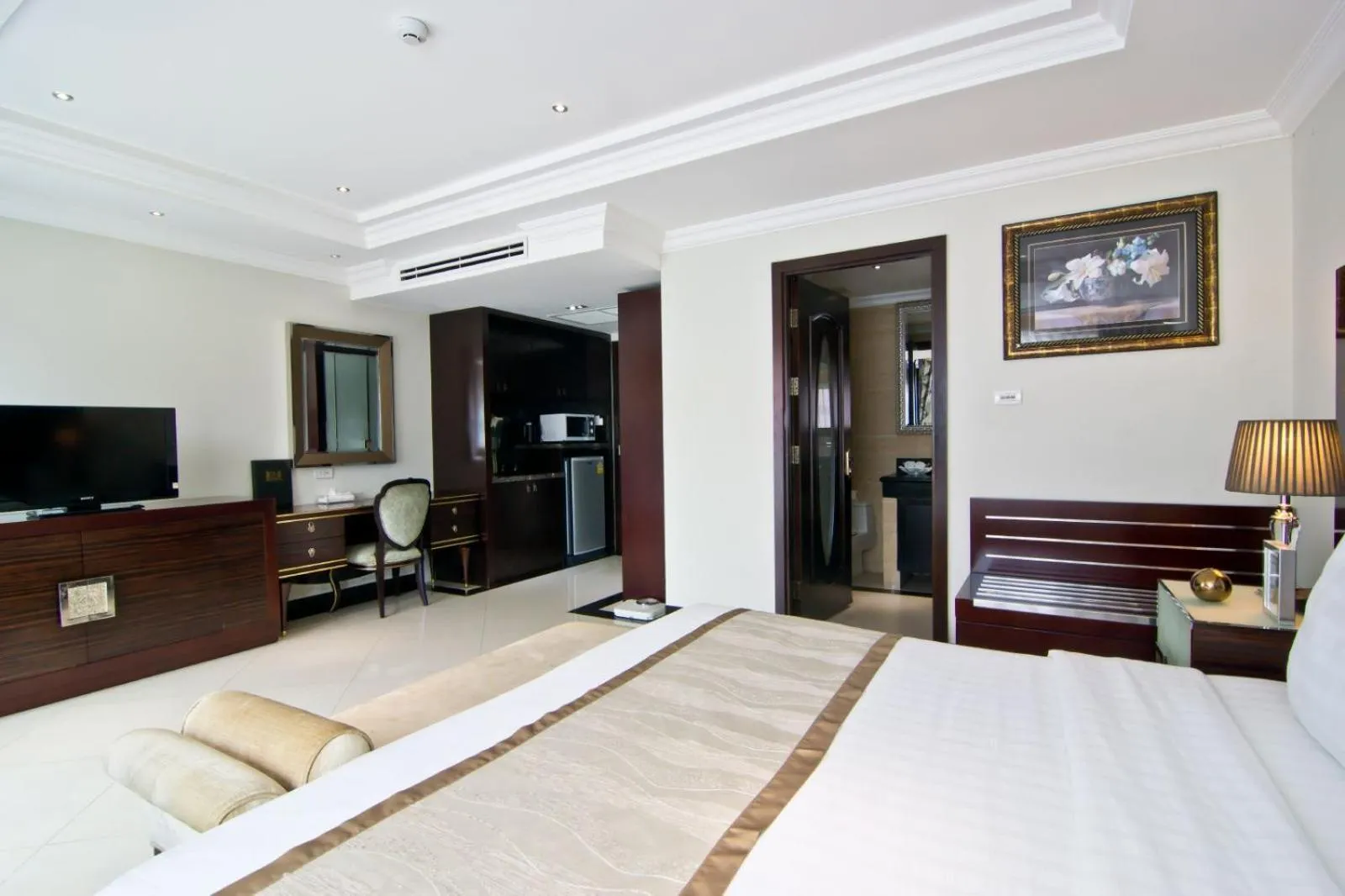 TV and multimedia, Bed in LK Royal Wing