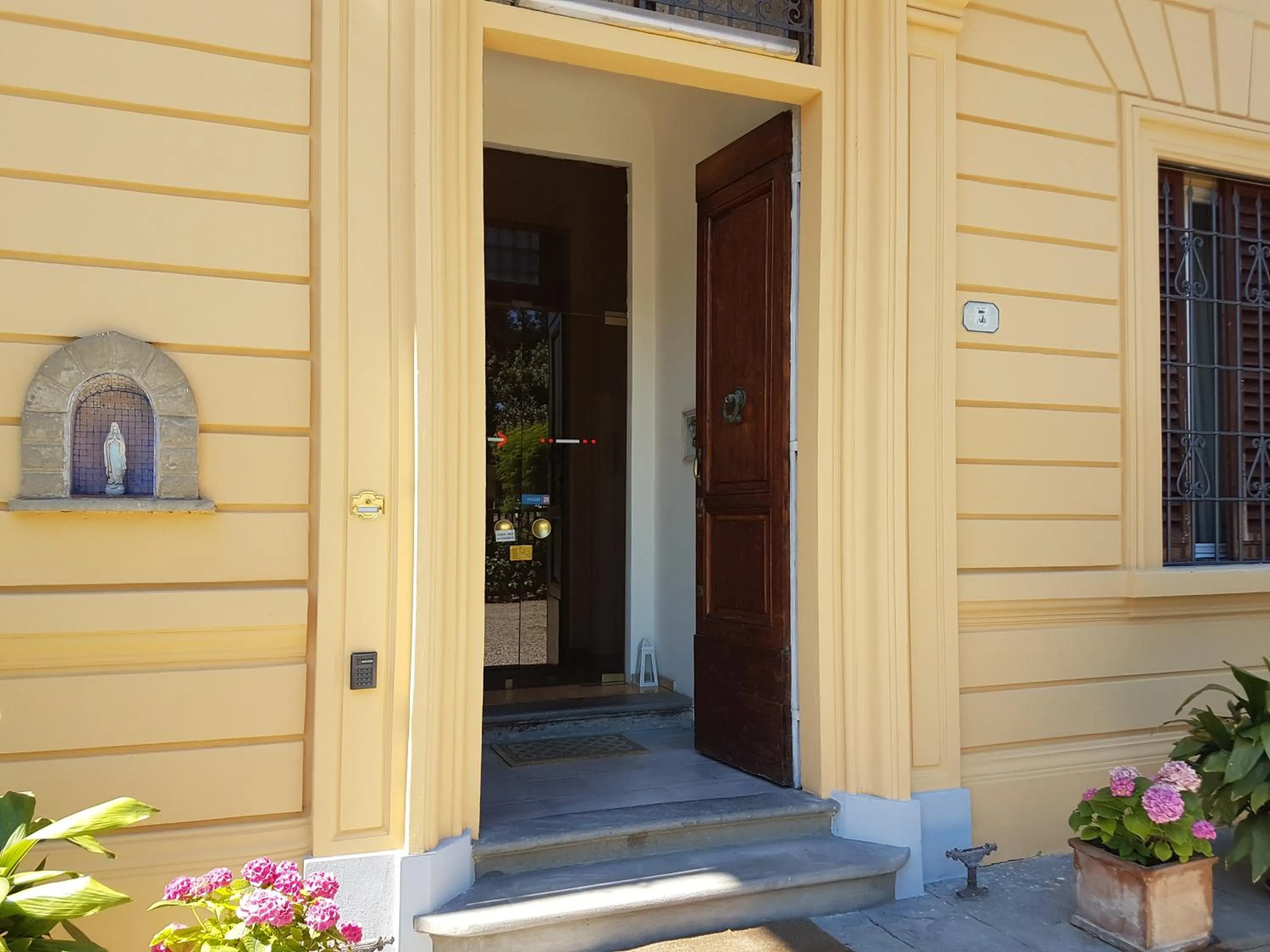 Facade/entrance in Villa Alle Rampe