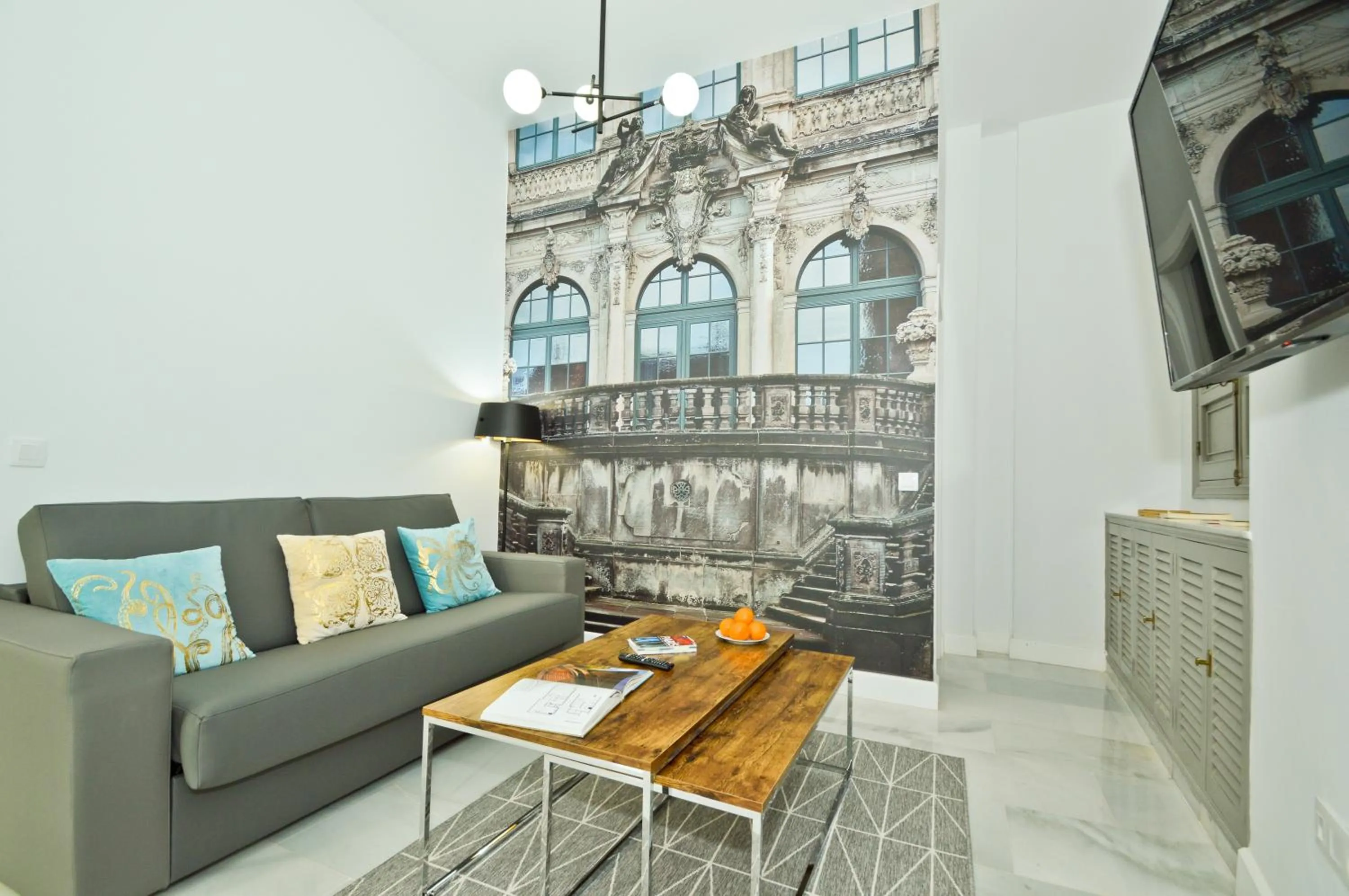 Communal lounge/ TV room in NineSuites