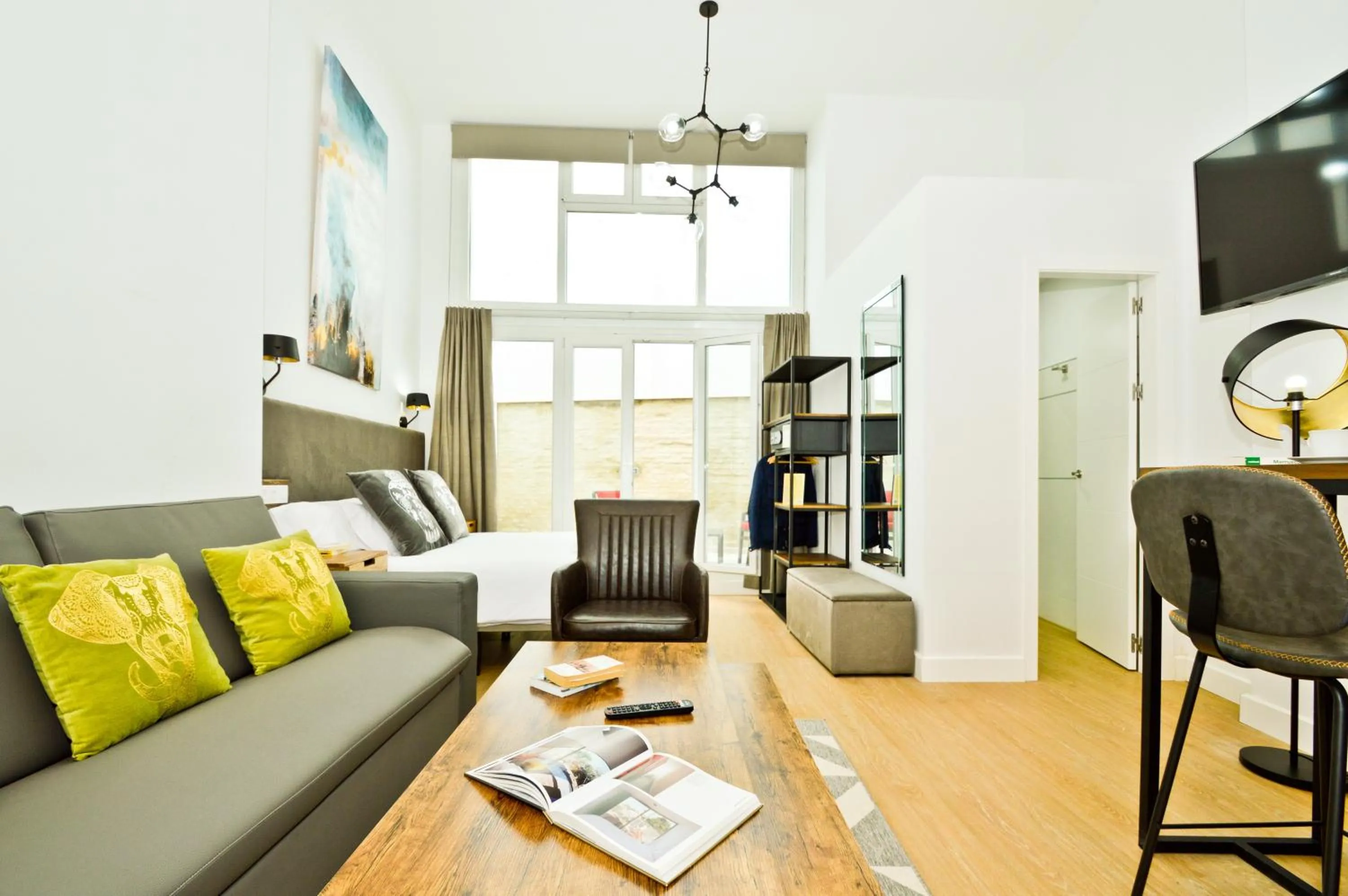 Communal lounge/ TV room, Bed in NineSuites