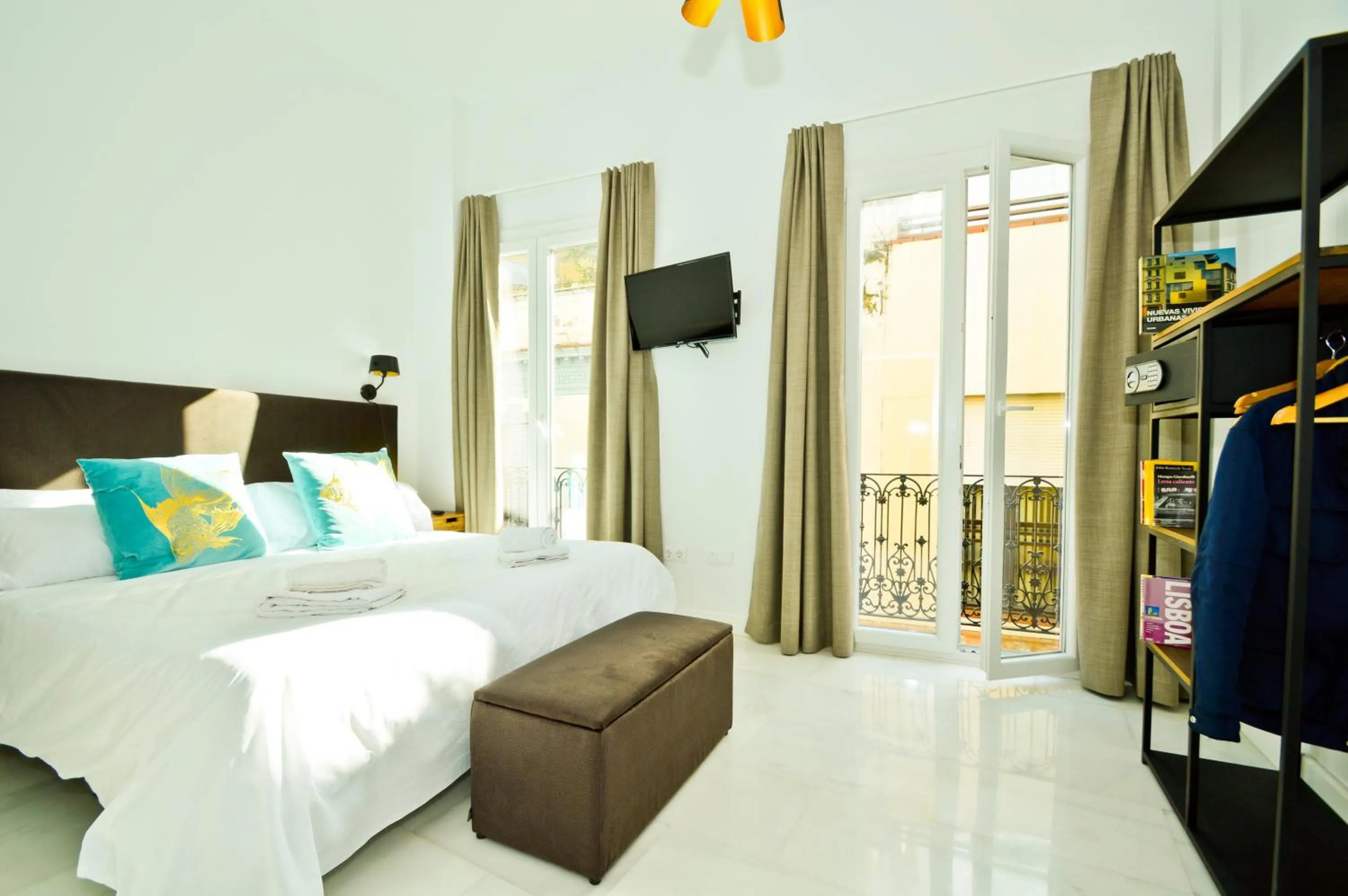 Communal lounge/ TV room, Bed in NineSuites