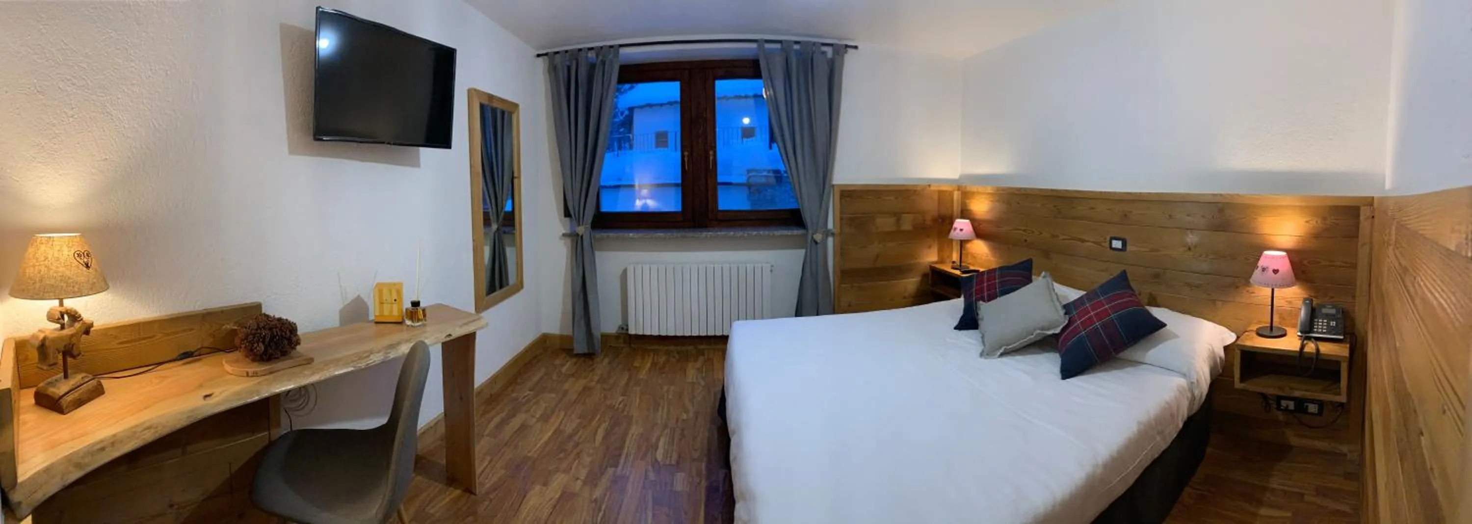 Photo of the whole room, Bed in Hotel Coeur Du Village