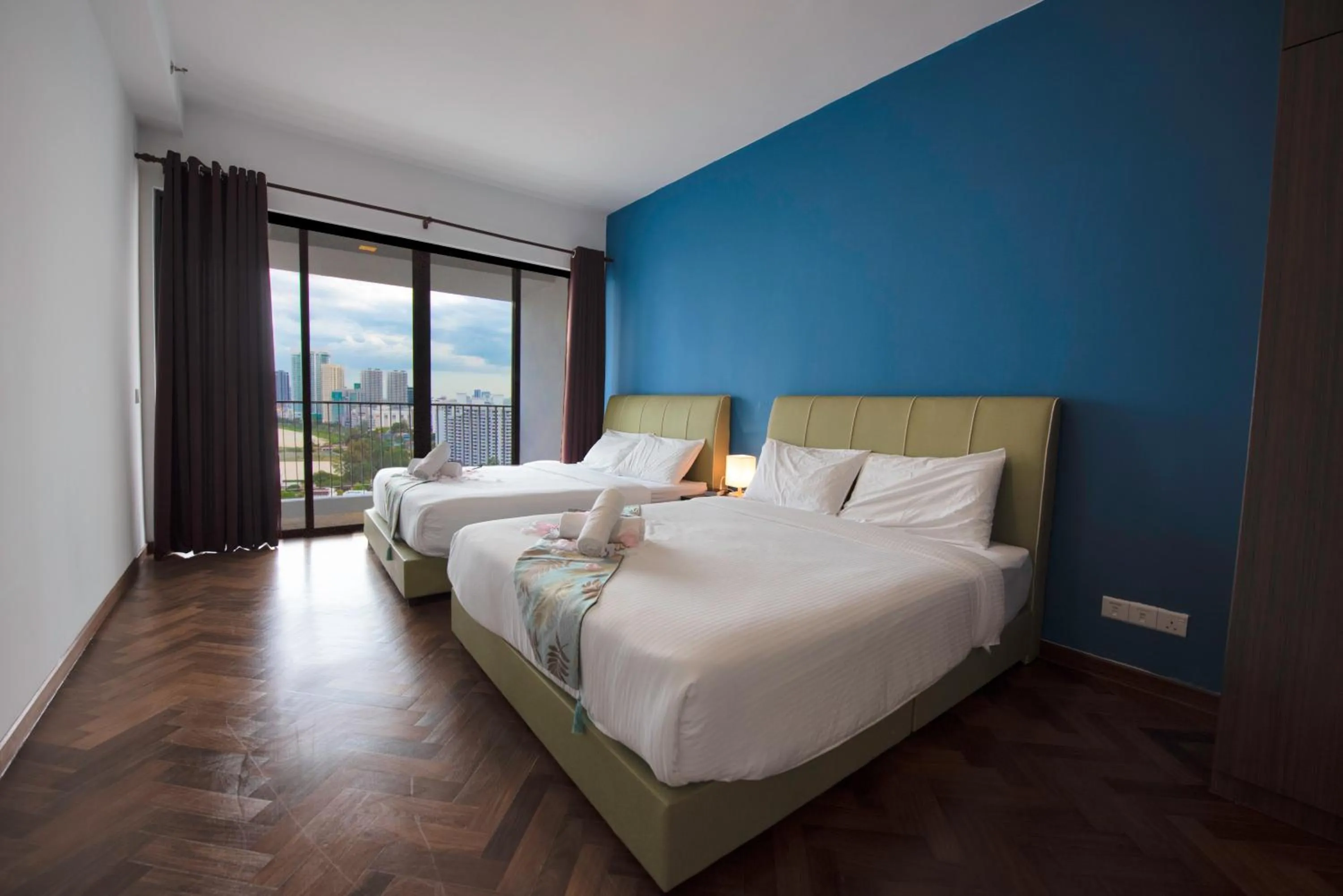 Balcony/Terrace, Bed in The Landmark by Katana