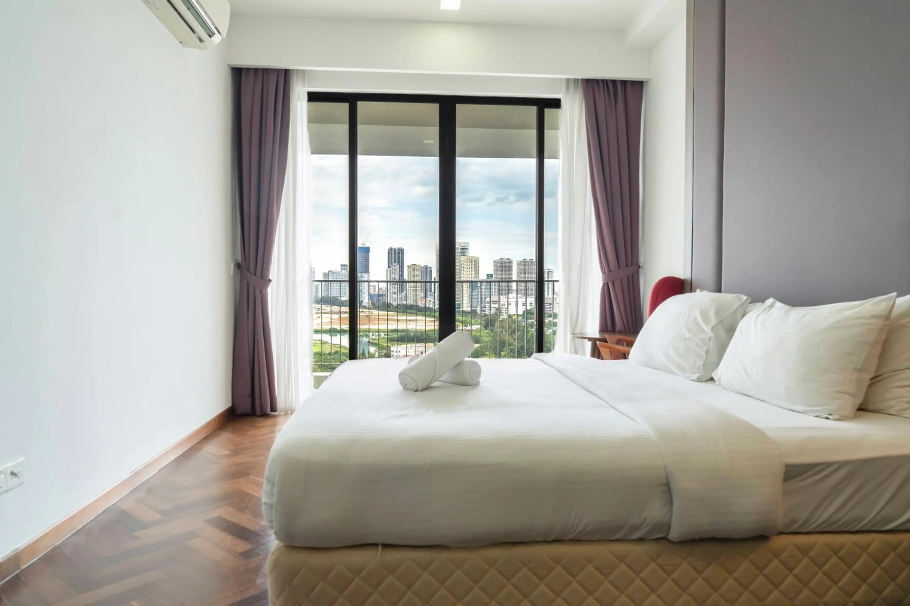 Bed in The Landmark by Katana