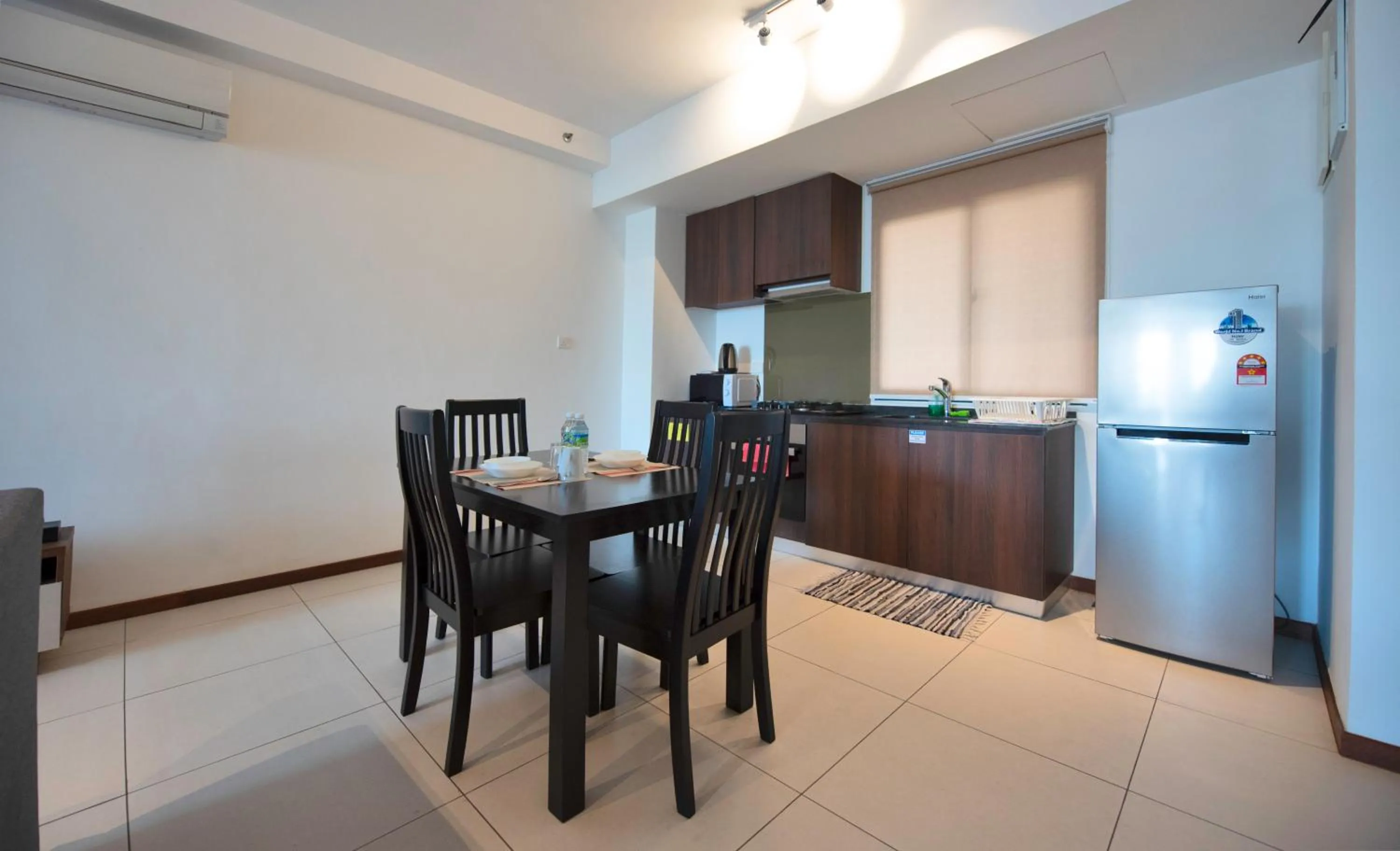 Kitchen or kitchenette in The Landmark by Katana