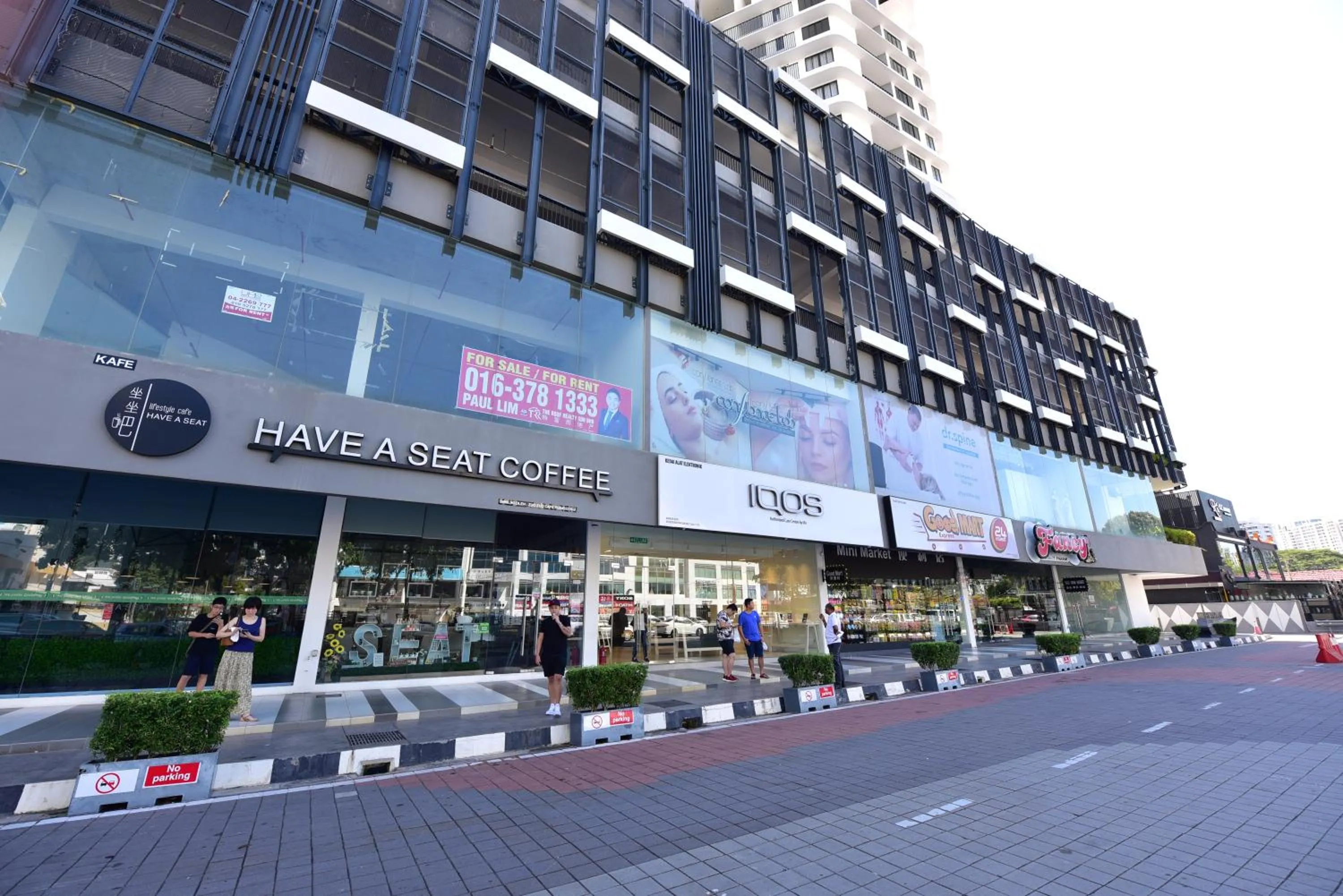 On-site shops in The Landmark by Katana