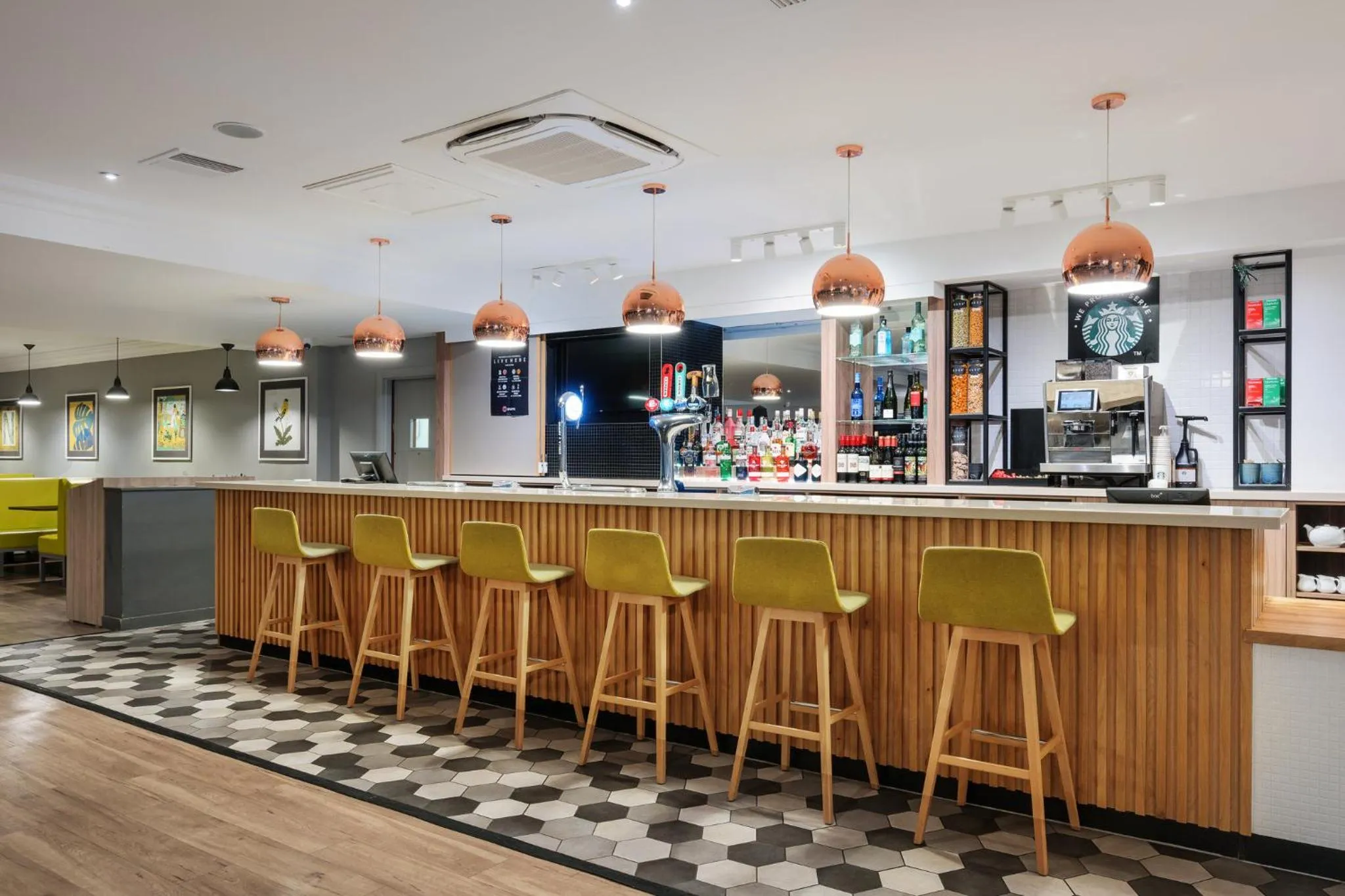 Lounge or bar in Holiday Inn Norwich, Ipswich Road by IHG
