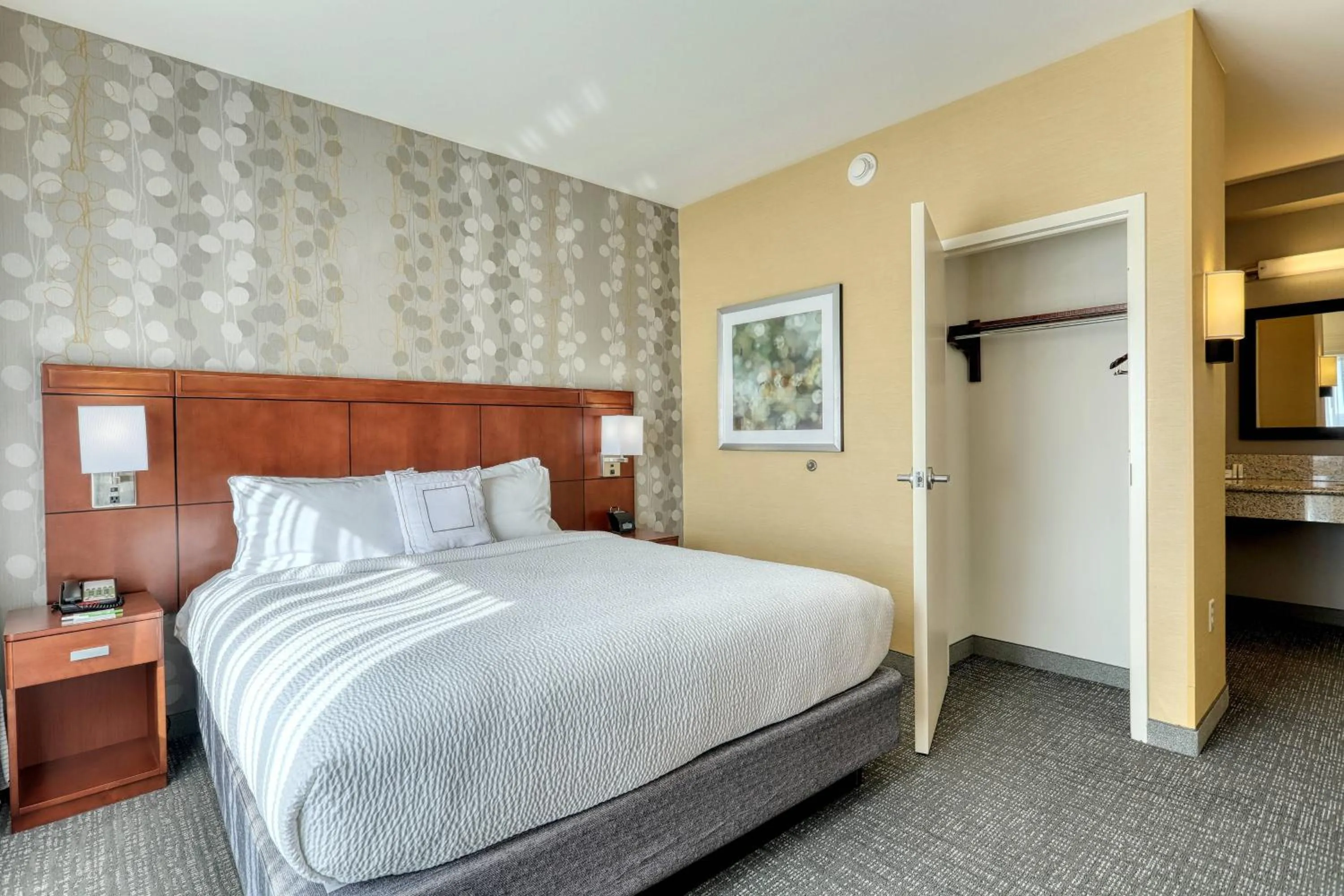 Bedroom, Bed in Courtyard by Marriott York