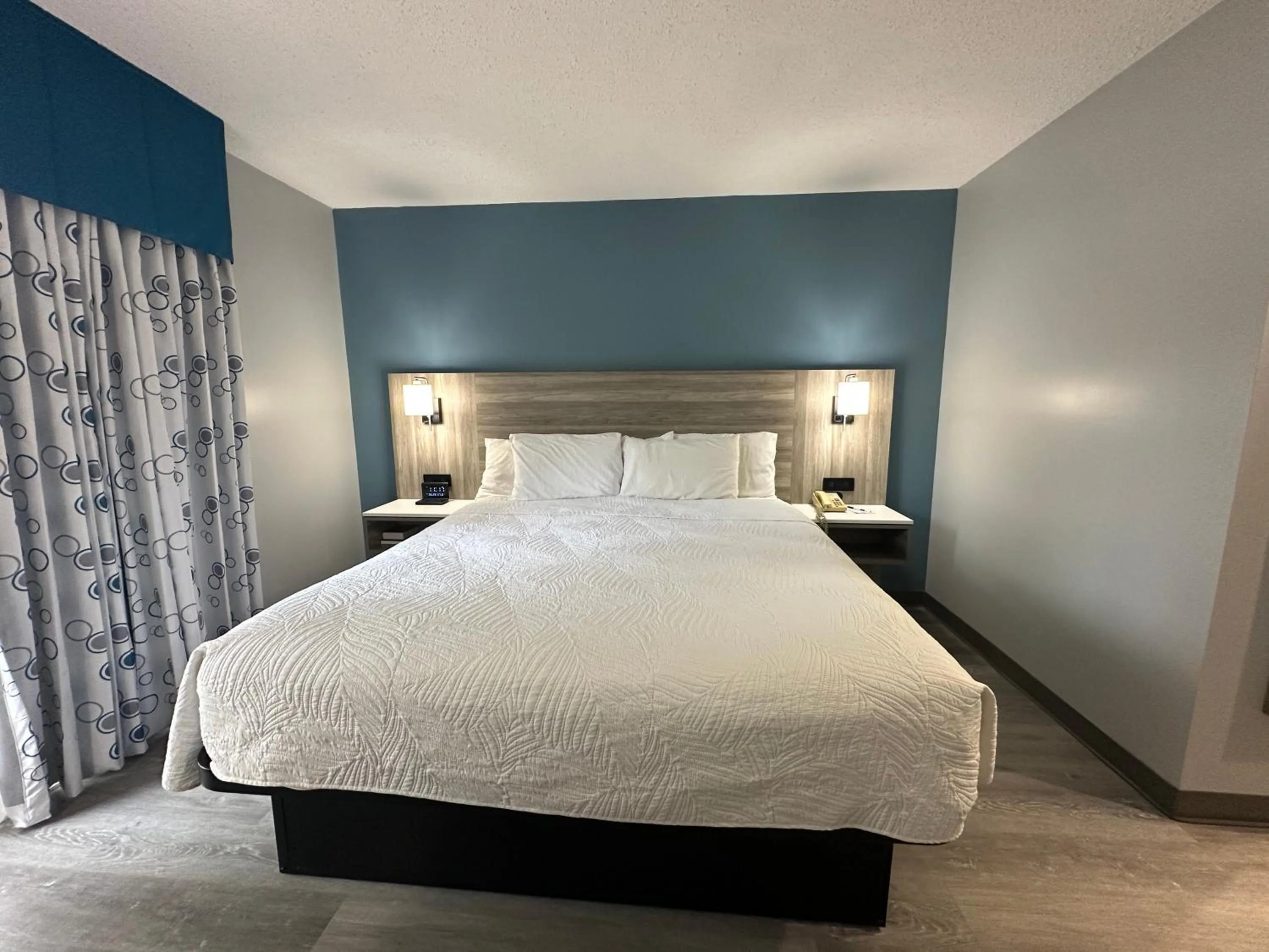 Bedroom, Bed in Travelodge by Wyndham Bracebridge