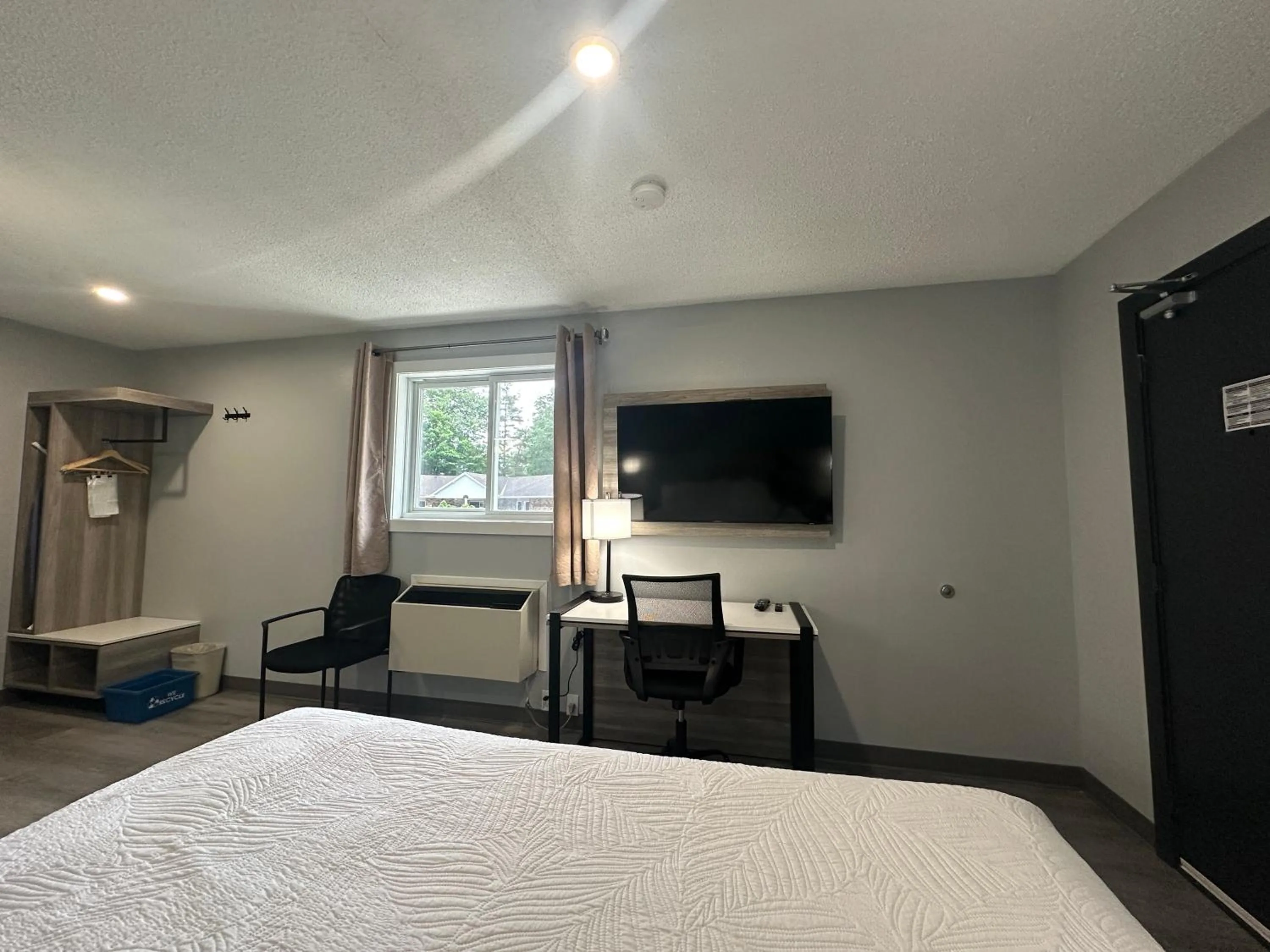 Bed in Travelodge by Wyndham Bracebridge