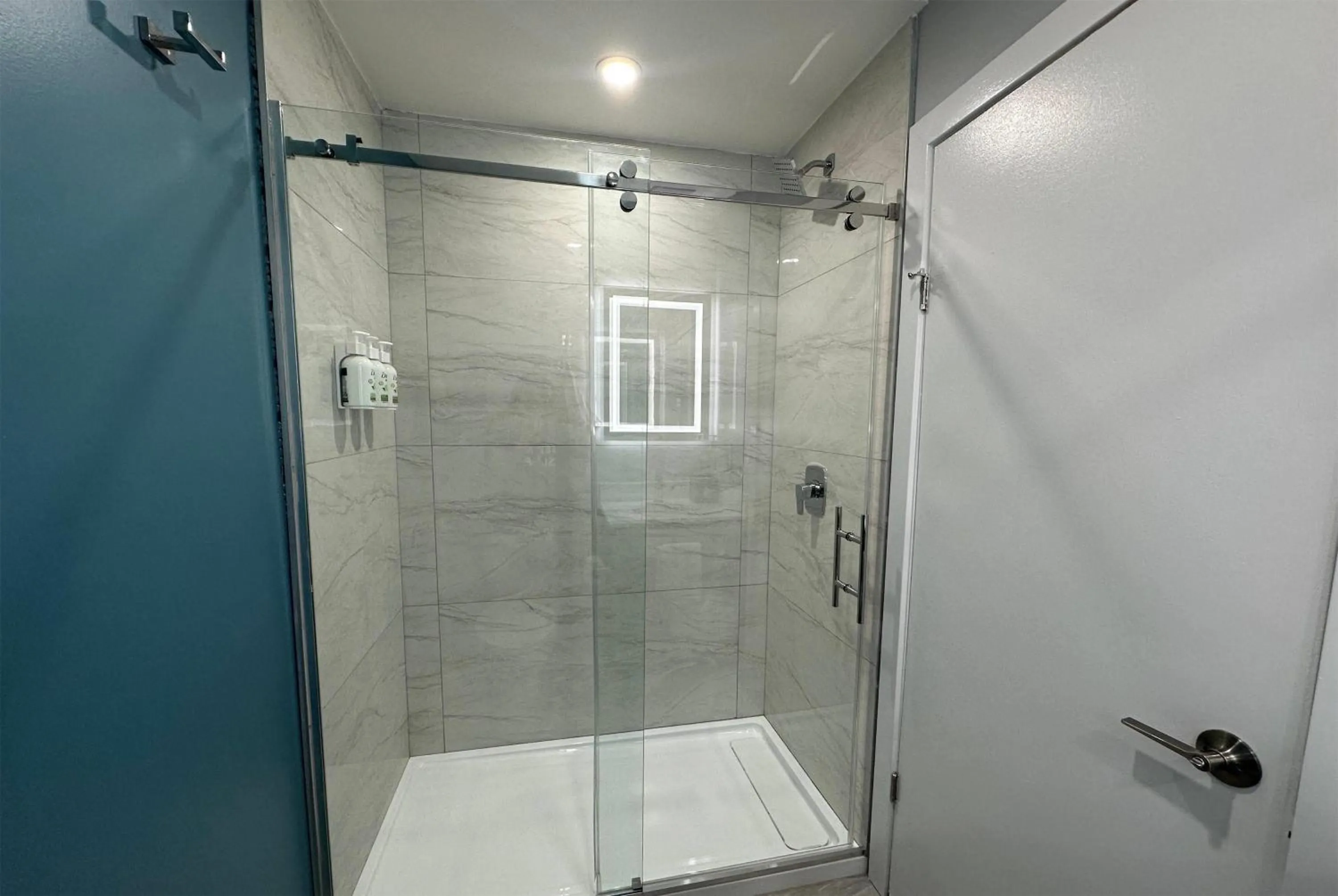 Bathroom in Travelodge by Wyndham Bracebridge