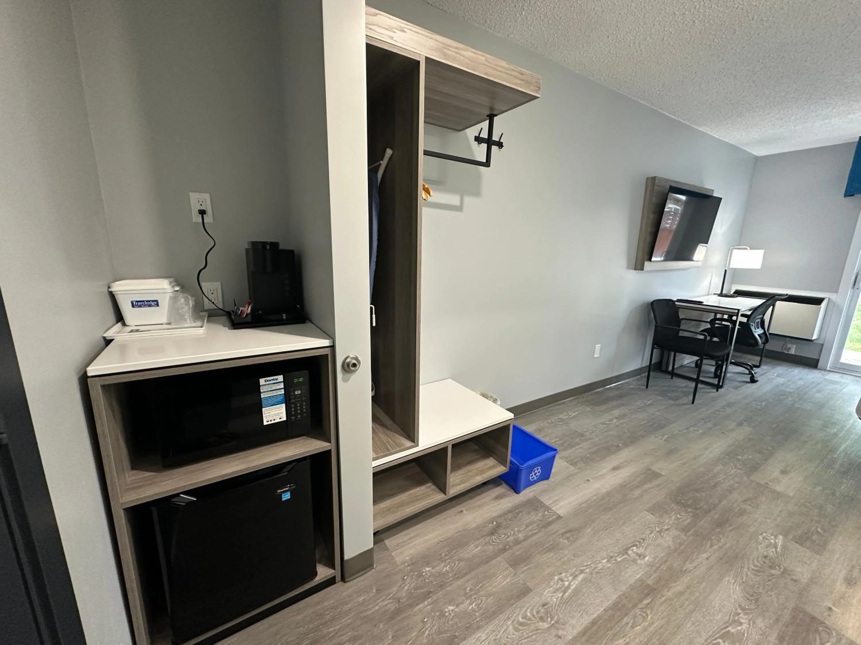 microwave in Travelodge by Wyndham Bracebridge