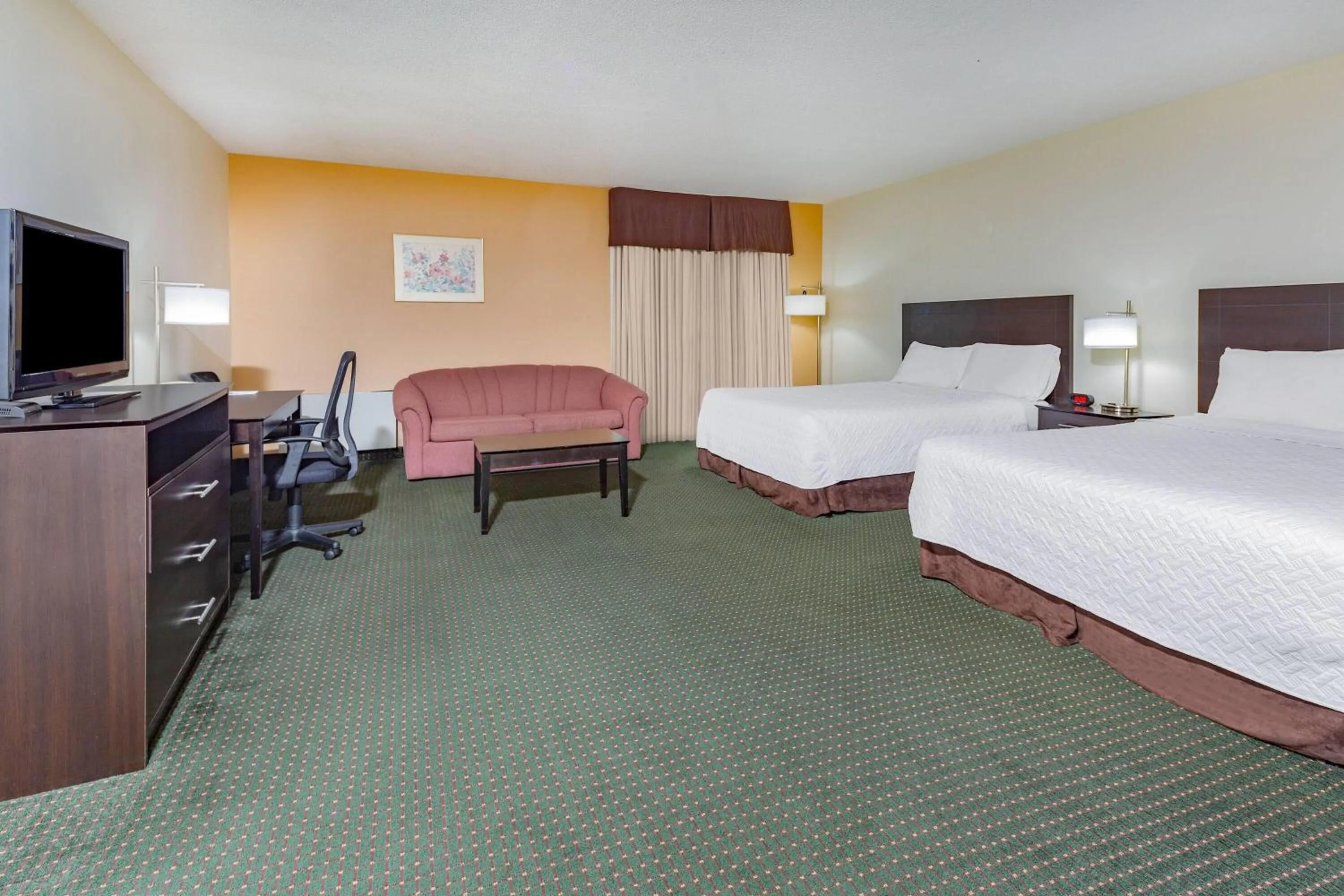 Photo of the whole room, Bed in Travelodge by Wyndham Bracebridge
