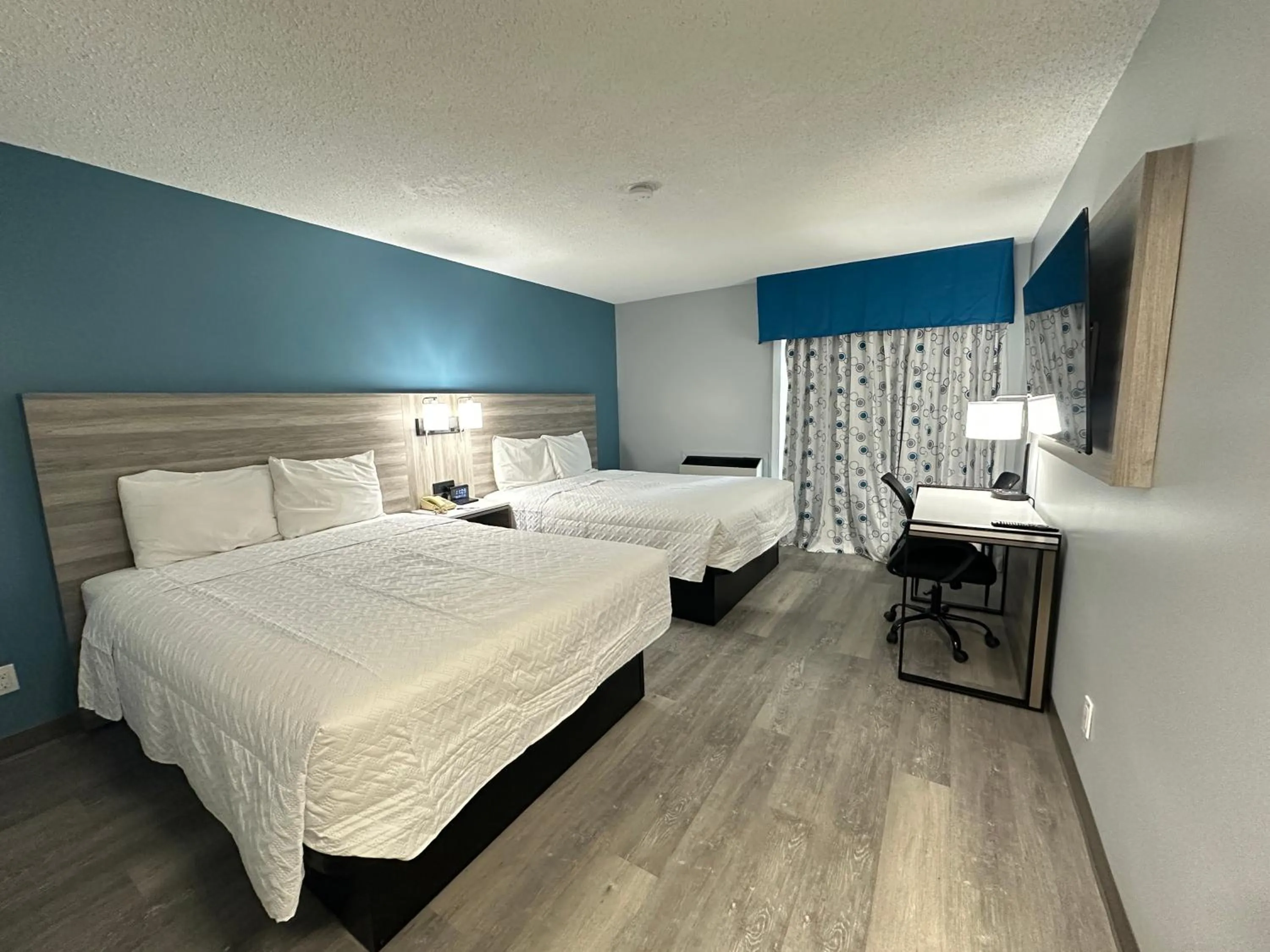 Bedroom, Bed in Travelodge by Wyndham Bracebridge