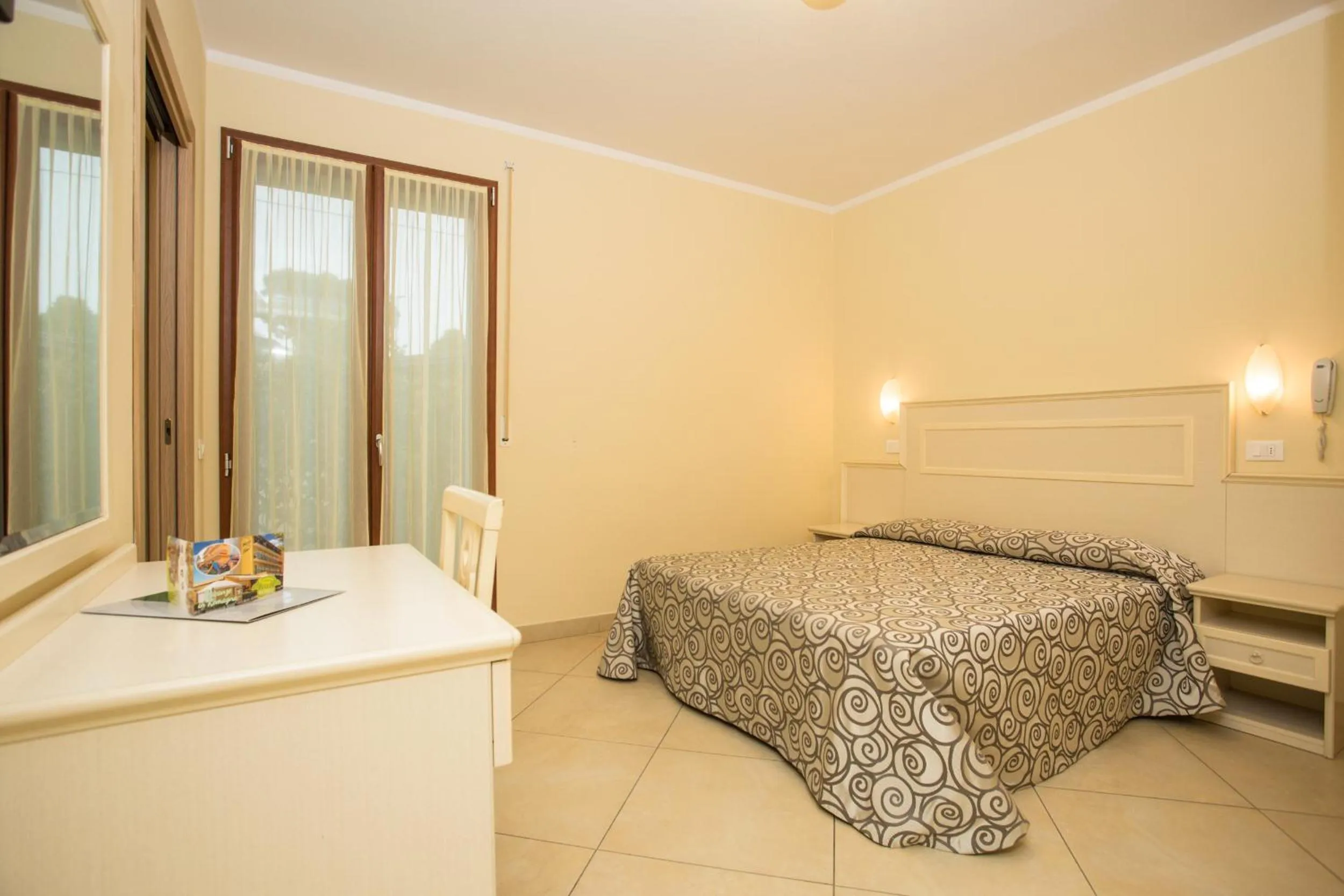 Balcony/Terrace, Bed in Albergo Ristorante Pozzi