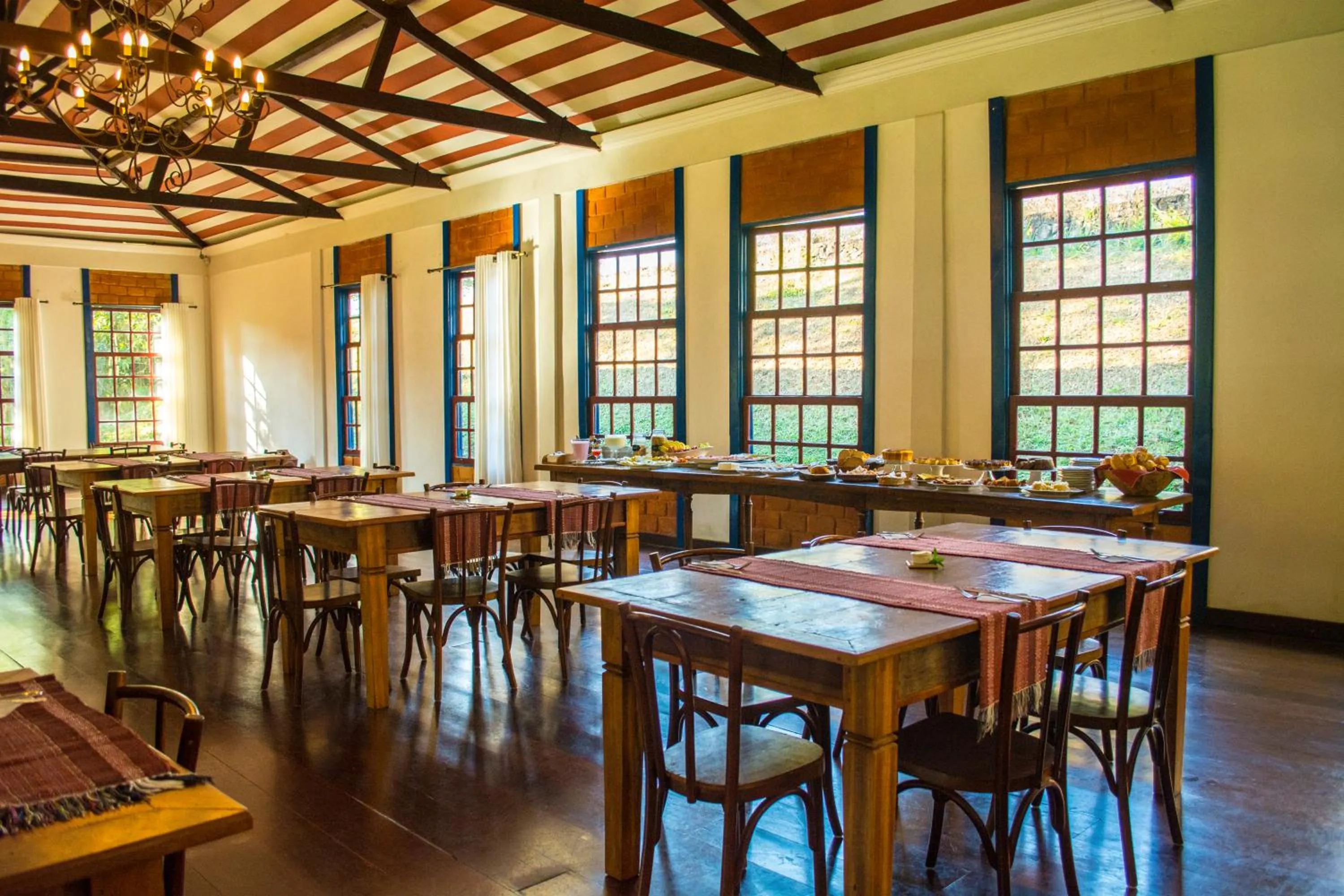 Restaurant/places to eat in Pousada Candonga da Serra