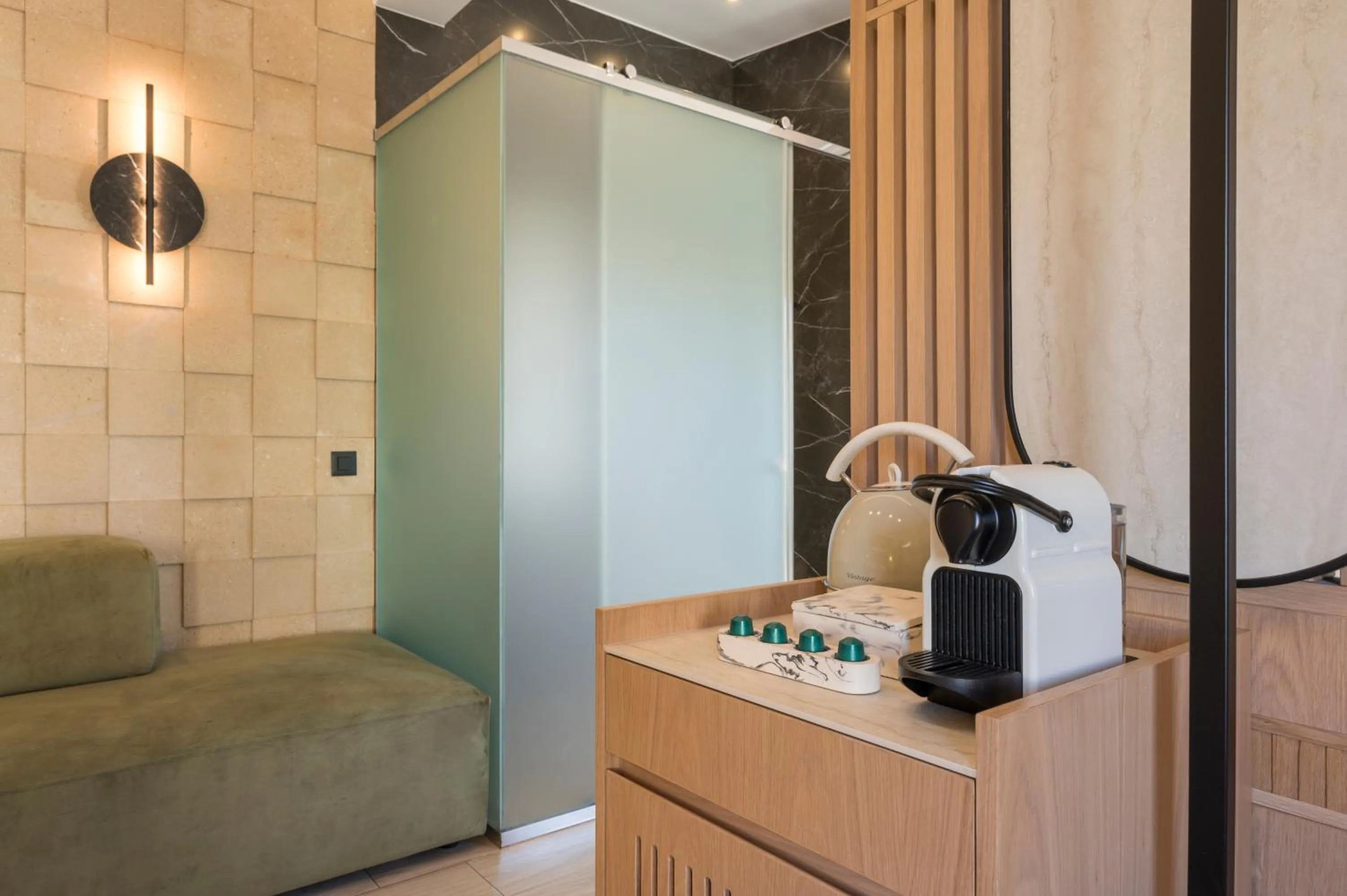 Coffee/tea facilities in Agave Suites