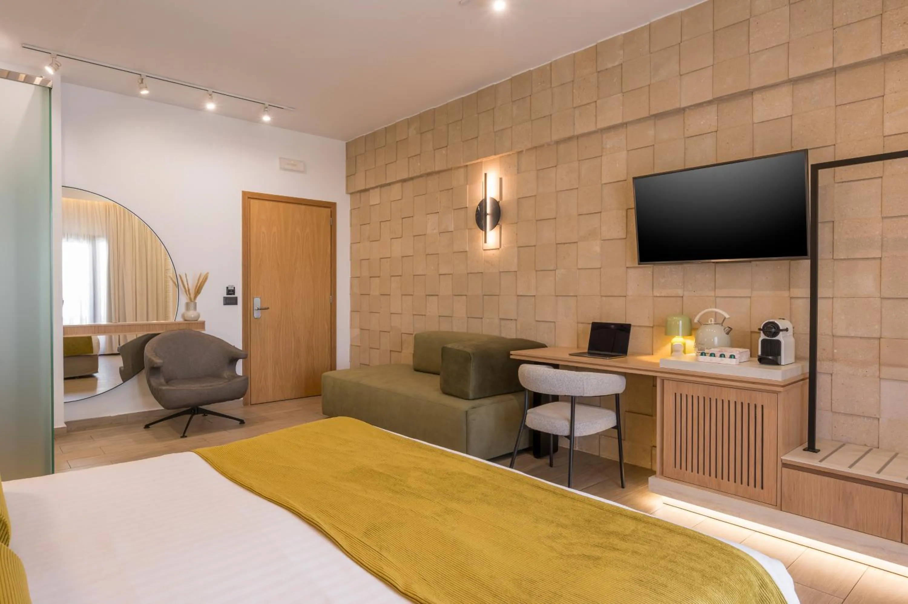 Photo of the whole room, Bed in Agave Suites