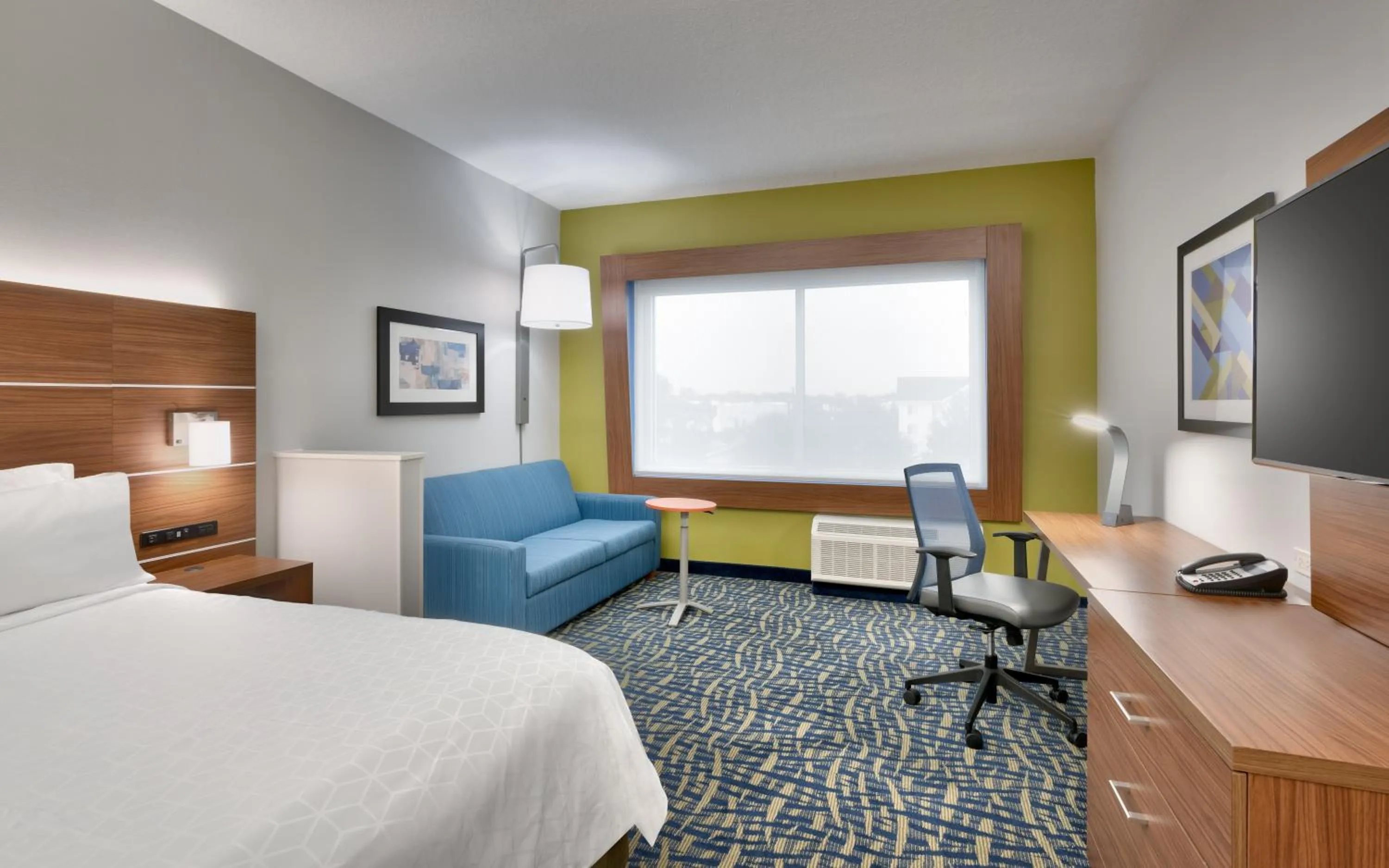 Photo of the whole room, Bed in Holiday Inn Express & Suites - Gainesville I-75 by IHG