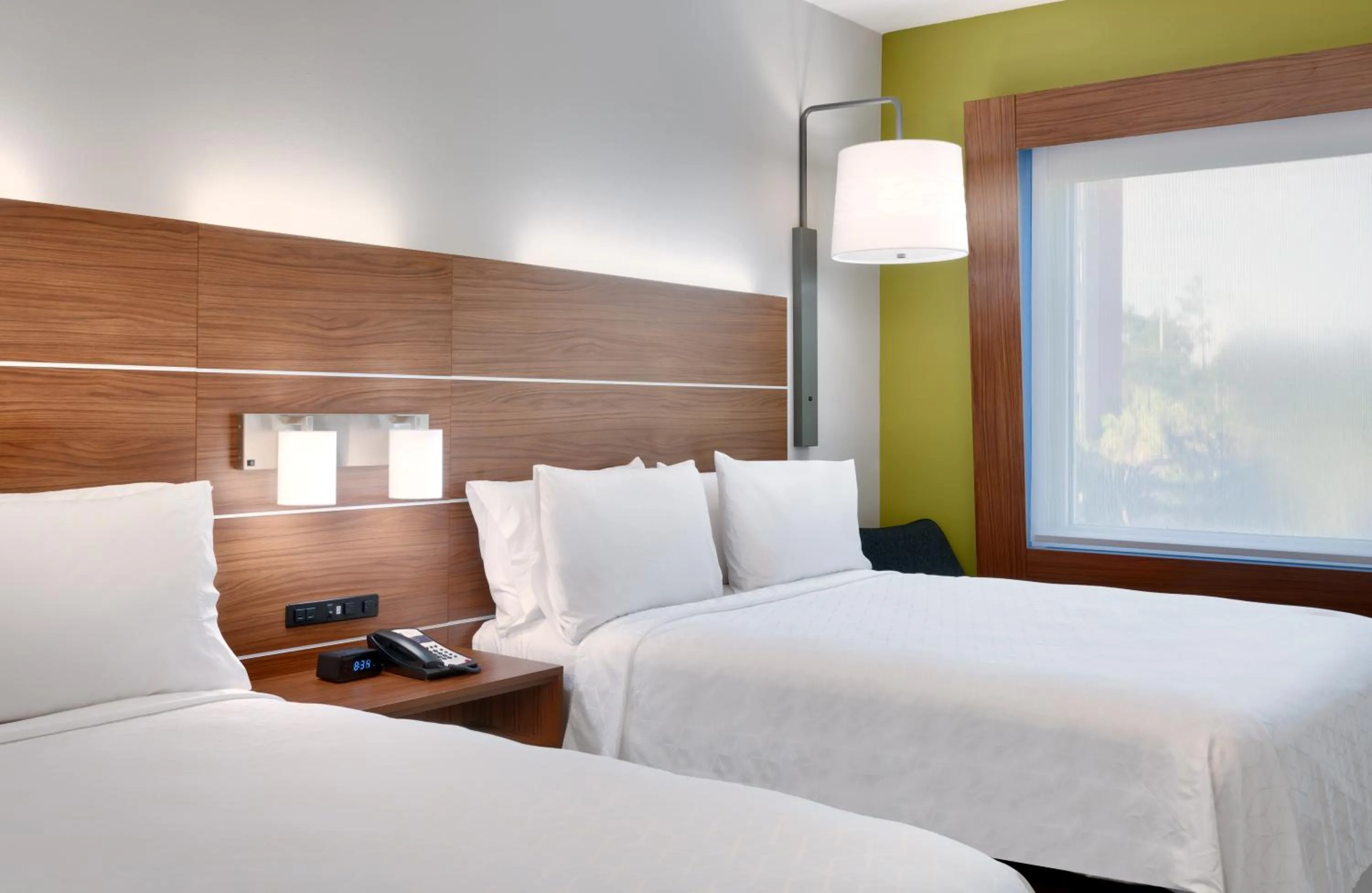 Bed in Holiday Inn Express & Suites - Gainesville I-75 by IHG
