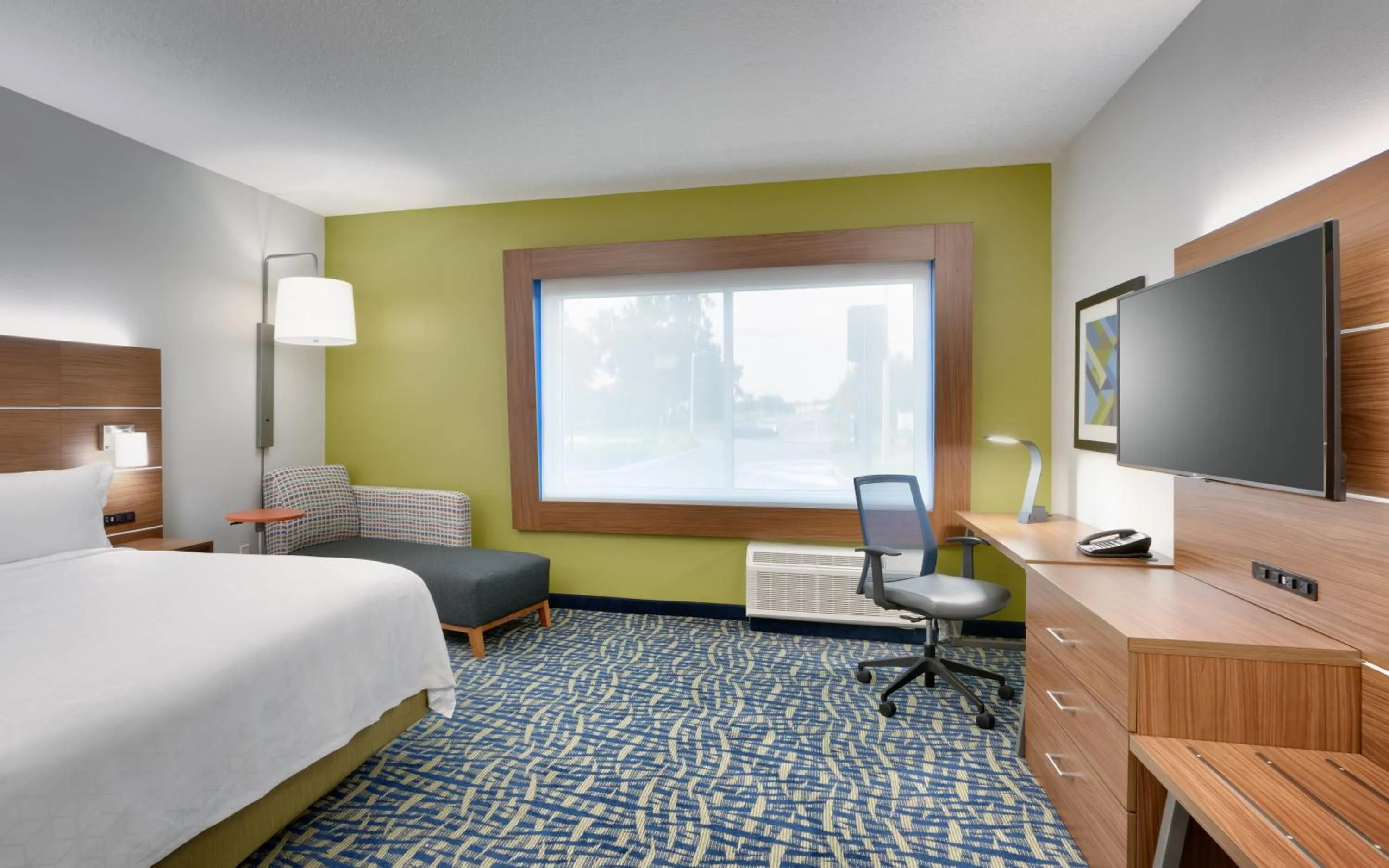 Photo of the whole room, Bed in Holiday Inn Express & Suites - Gainesville I-75 by IHG