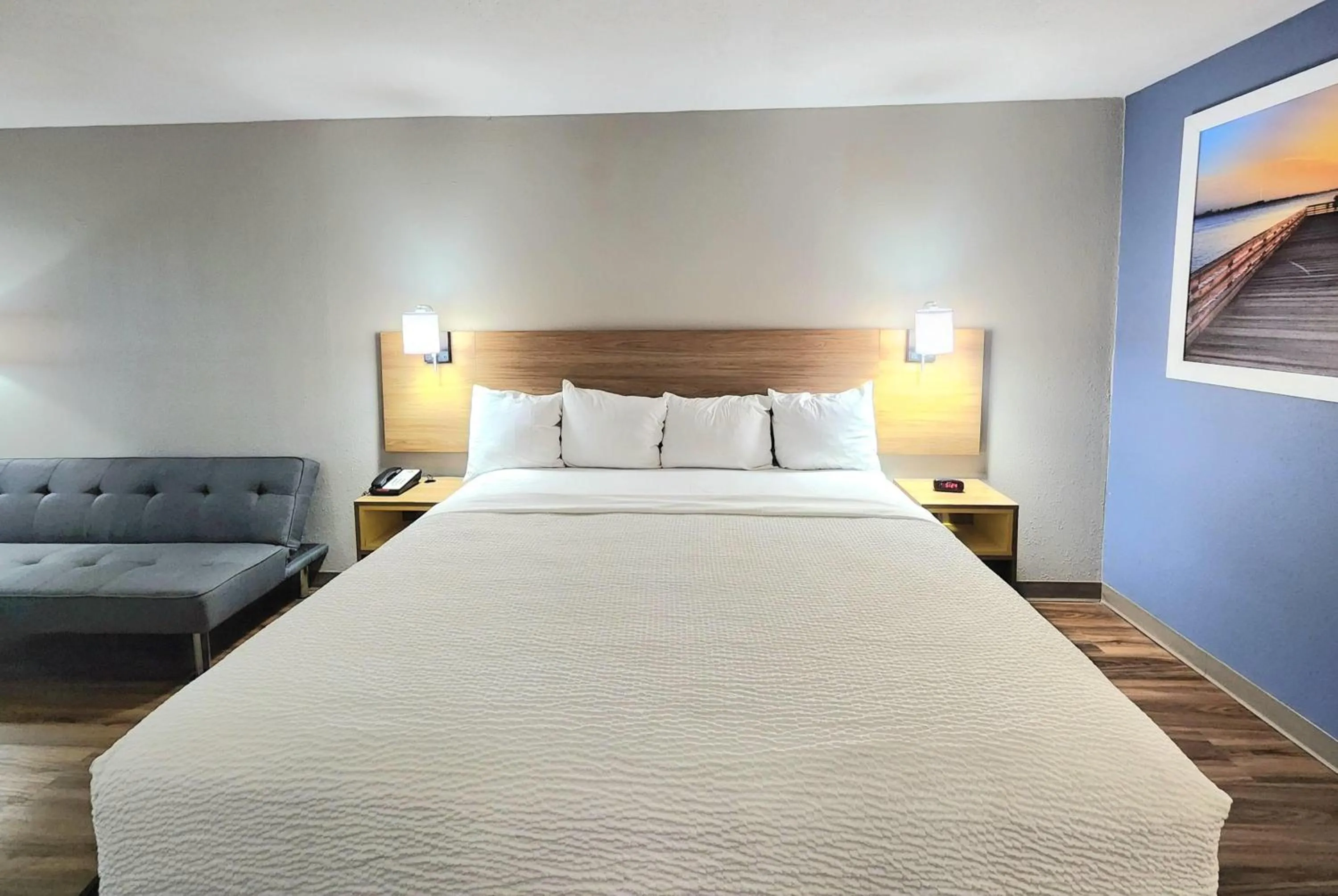 Photo of the whole room, Bed in Days Inn by Wyndham Portland/Corpus Christi