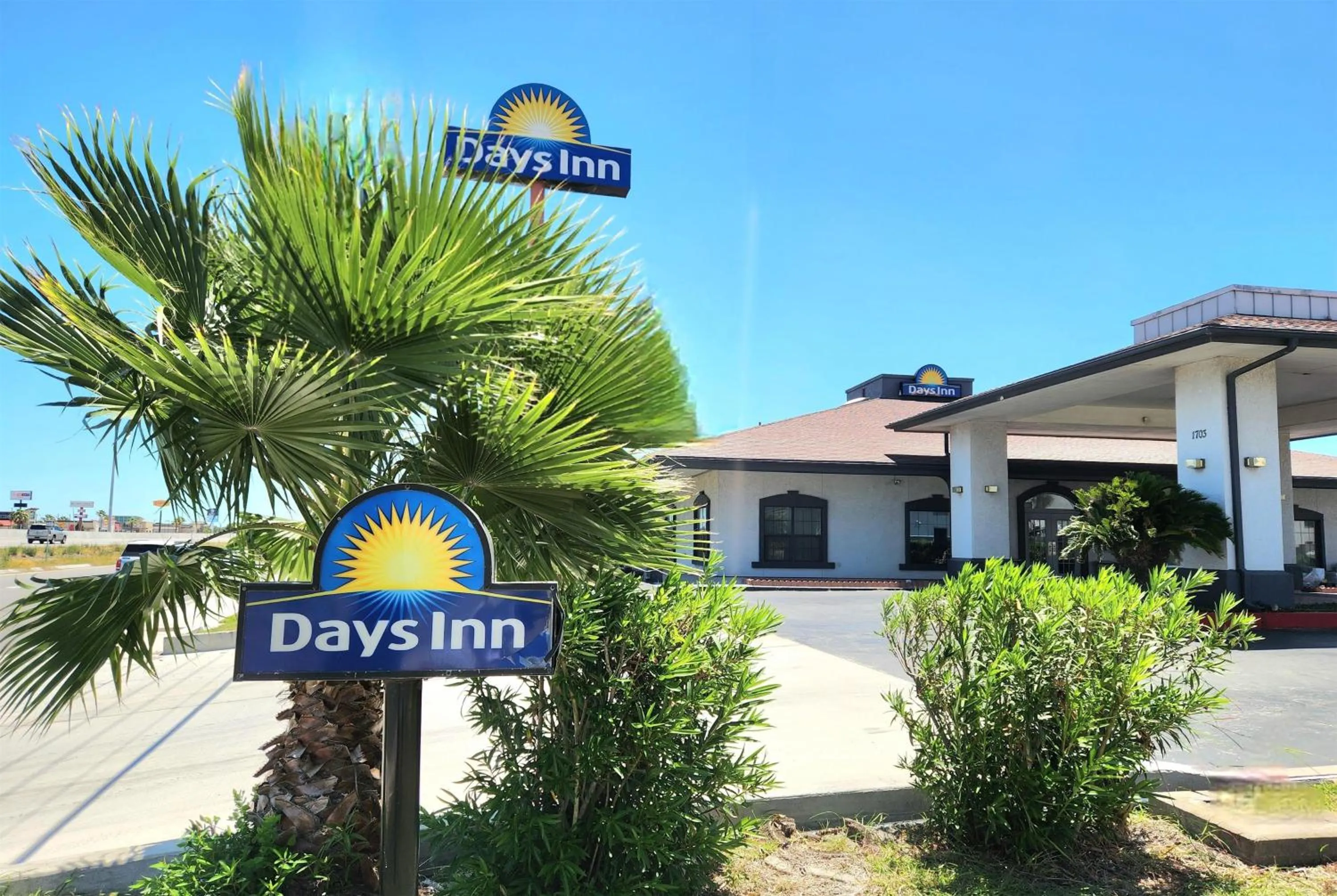 Property building in Days Inn by Wyndham Portland/Corpus Christi