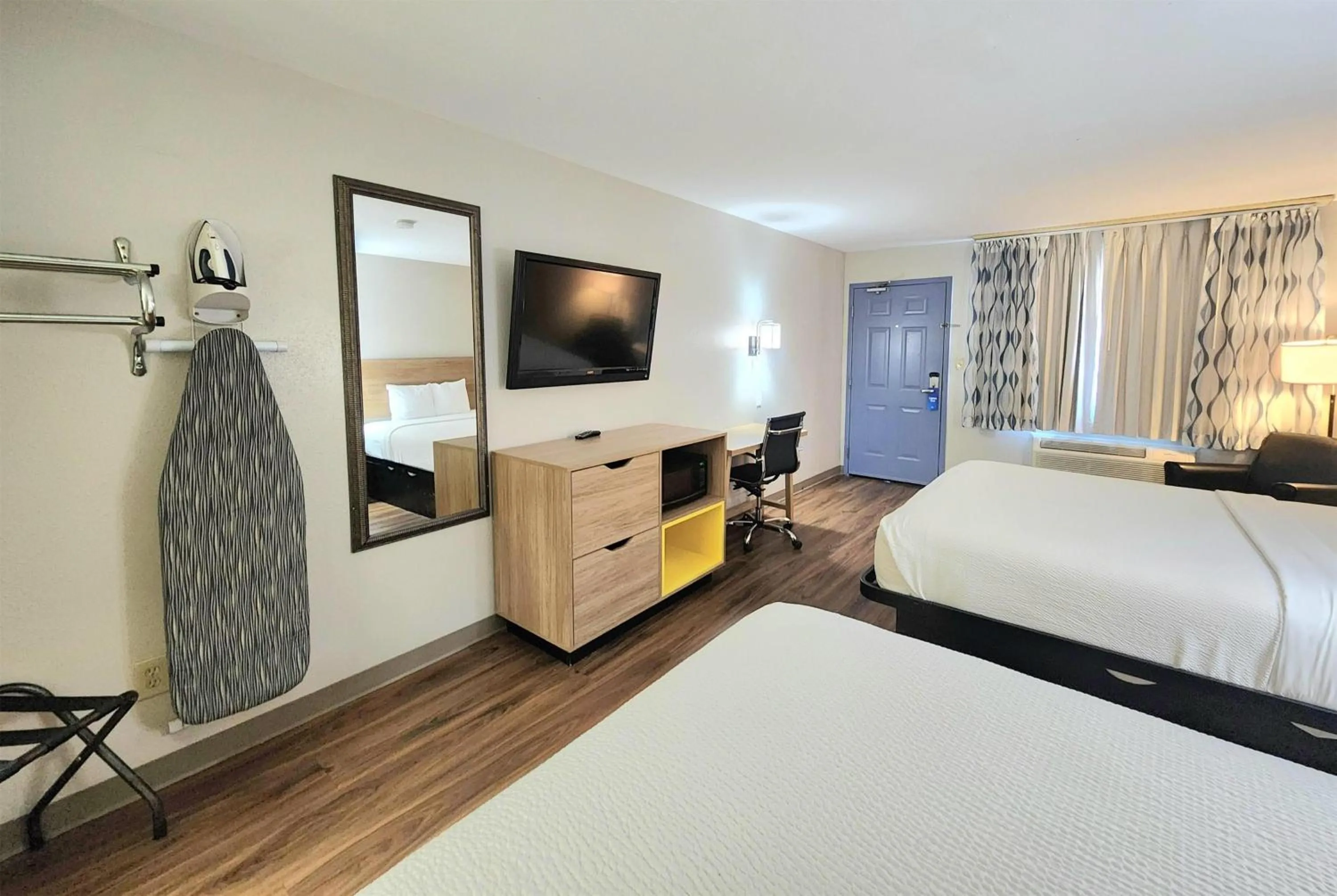 Photo of the whole room, Bed in Days Inn by Wyndham Portland/Corpus Christi