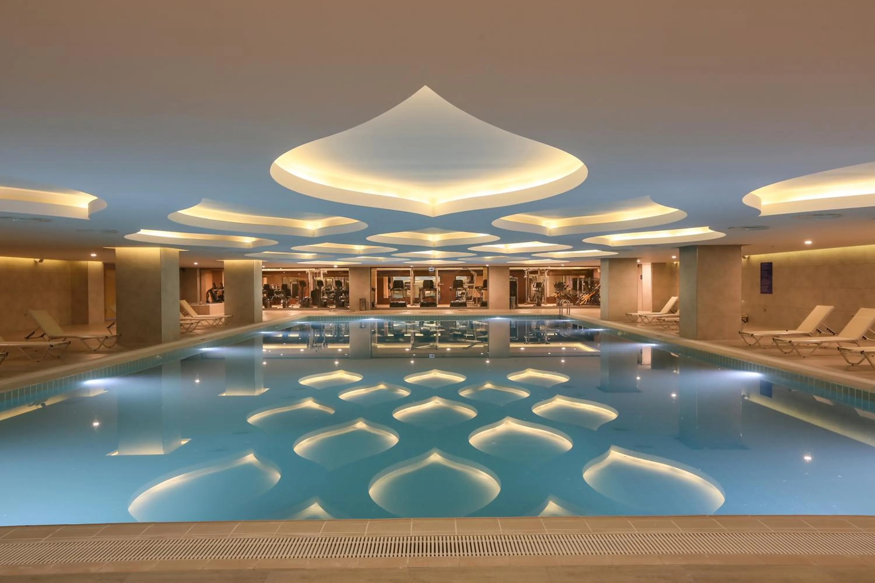 Swimming pool in TRYP by Wyndham Izmit
