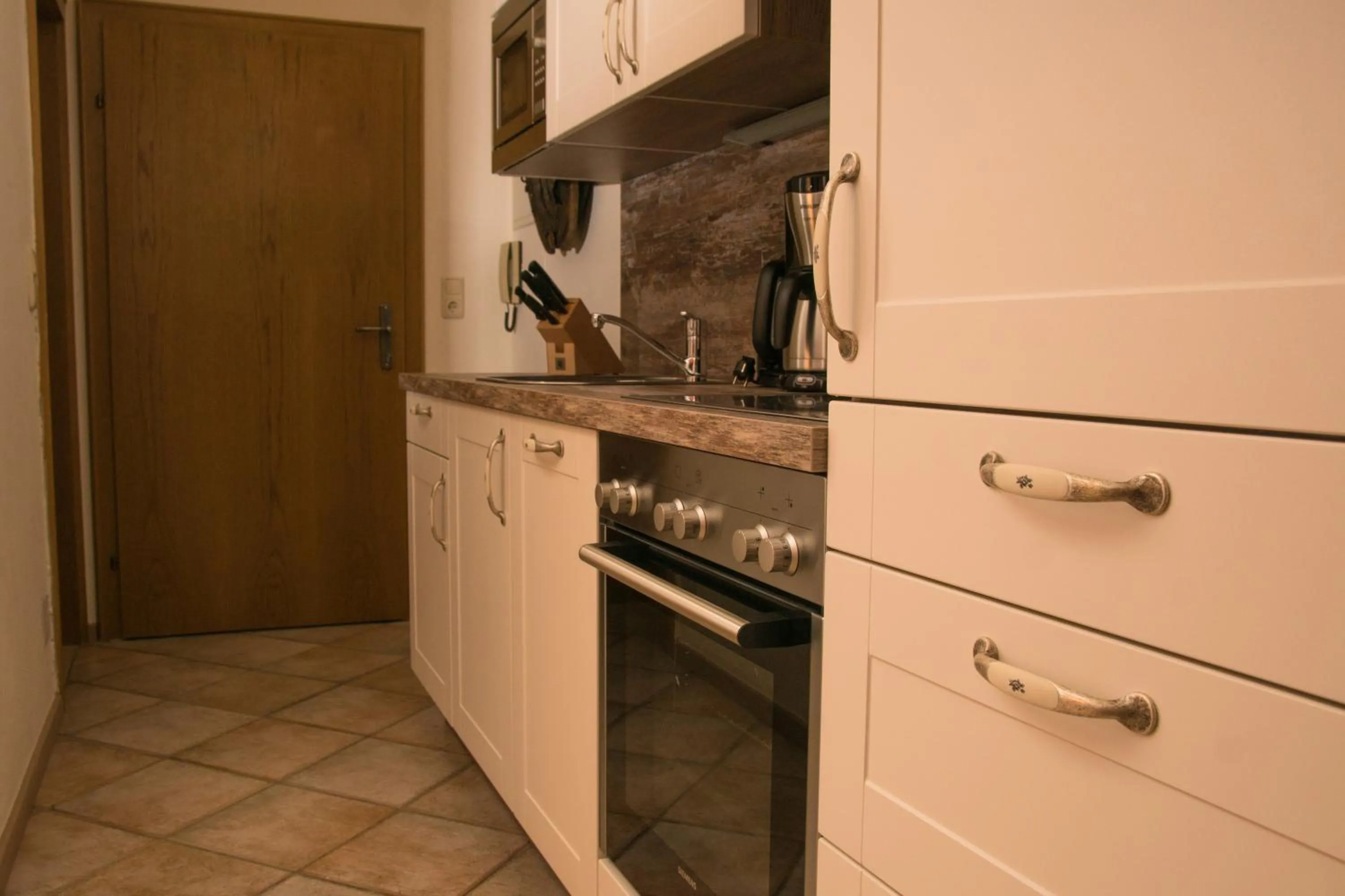 Kitchen or kitchenette in Landhaus Alpenjuwel