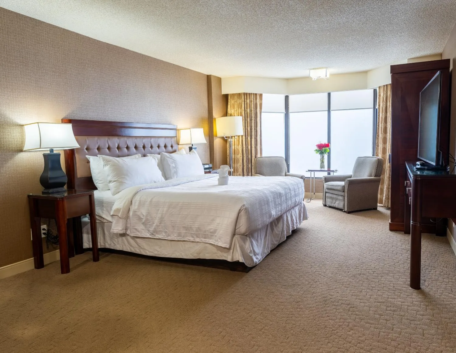 Bedroom, Bed in Red Deer Resort & Casino