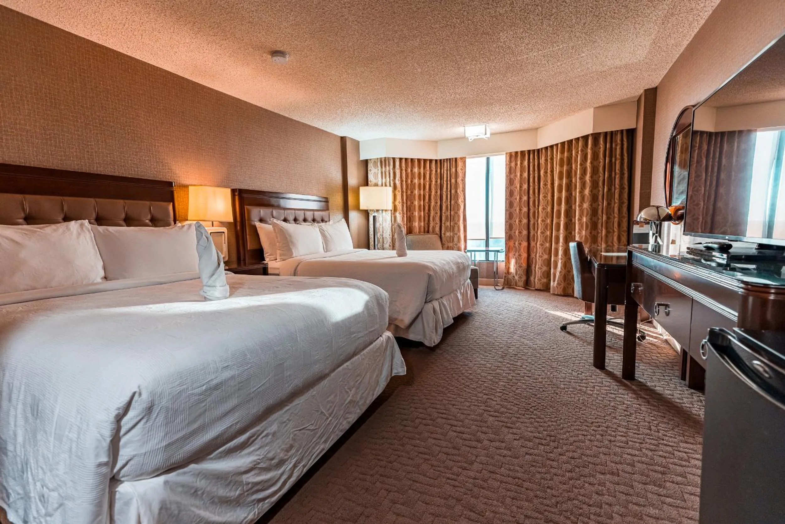 Bedroom, Bed in Red Deer Resort & Casino