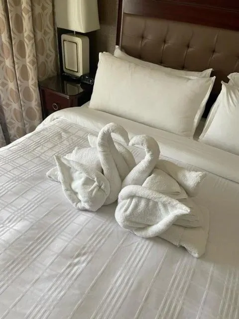 towels, Bed in Red Deer Resort & Casino