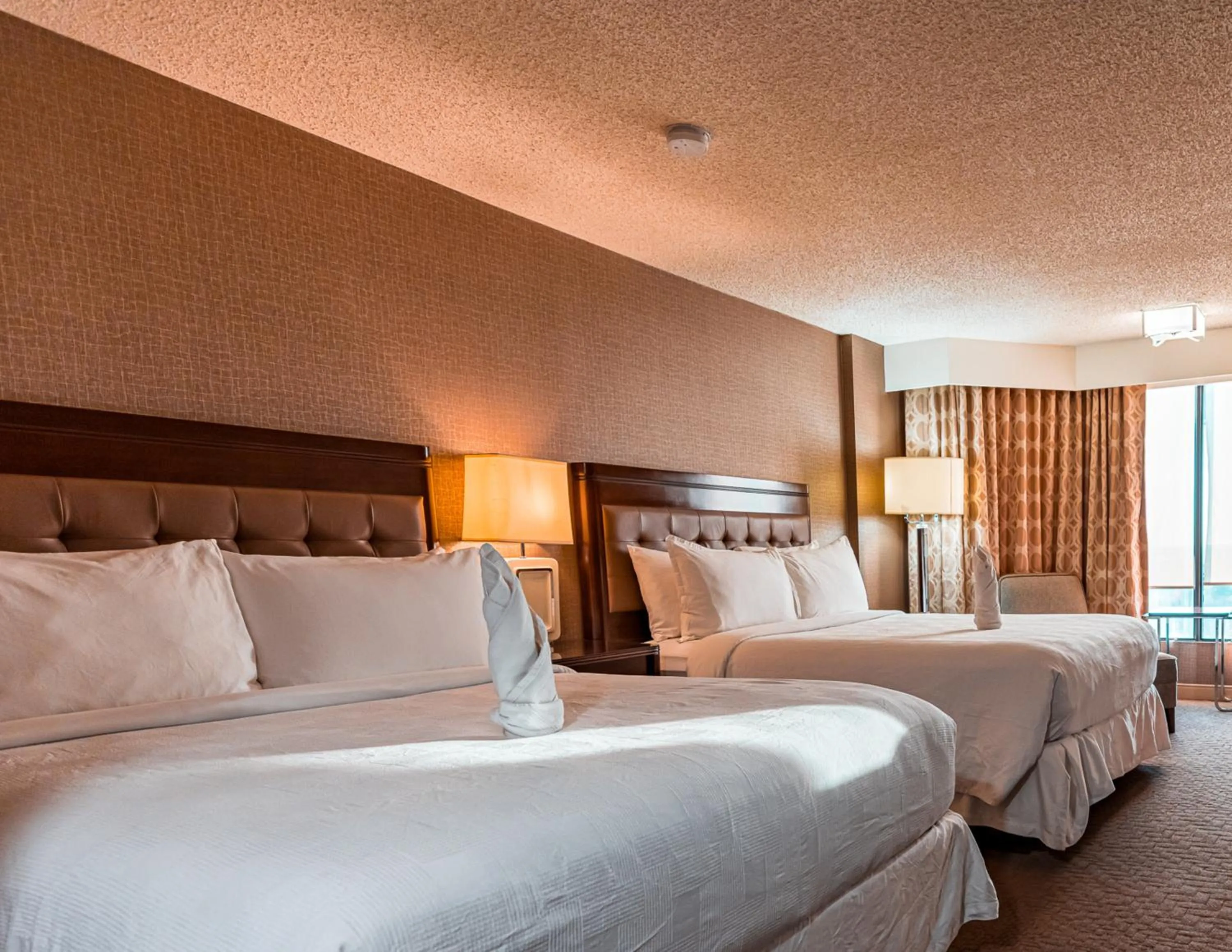 Bedroom, Bed in Red Deer Resort & Casino