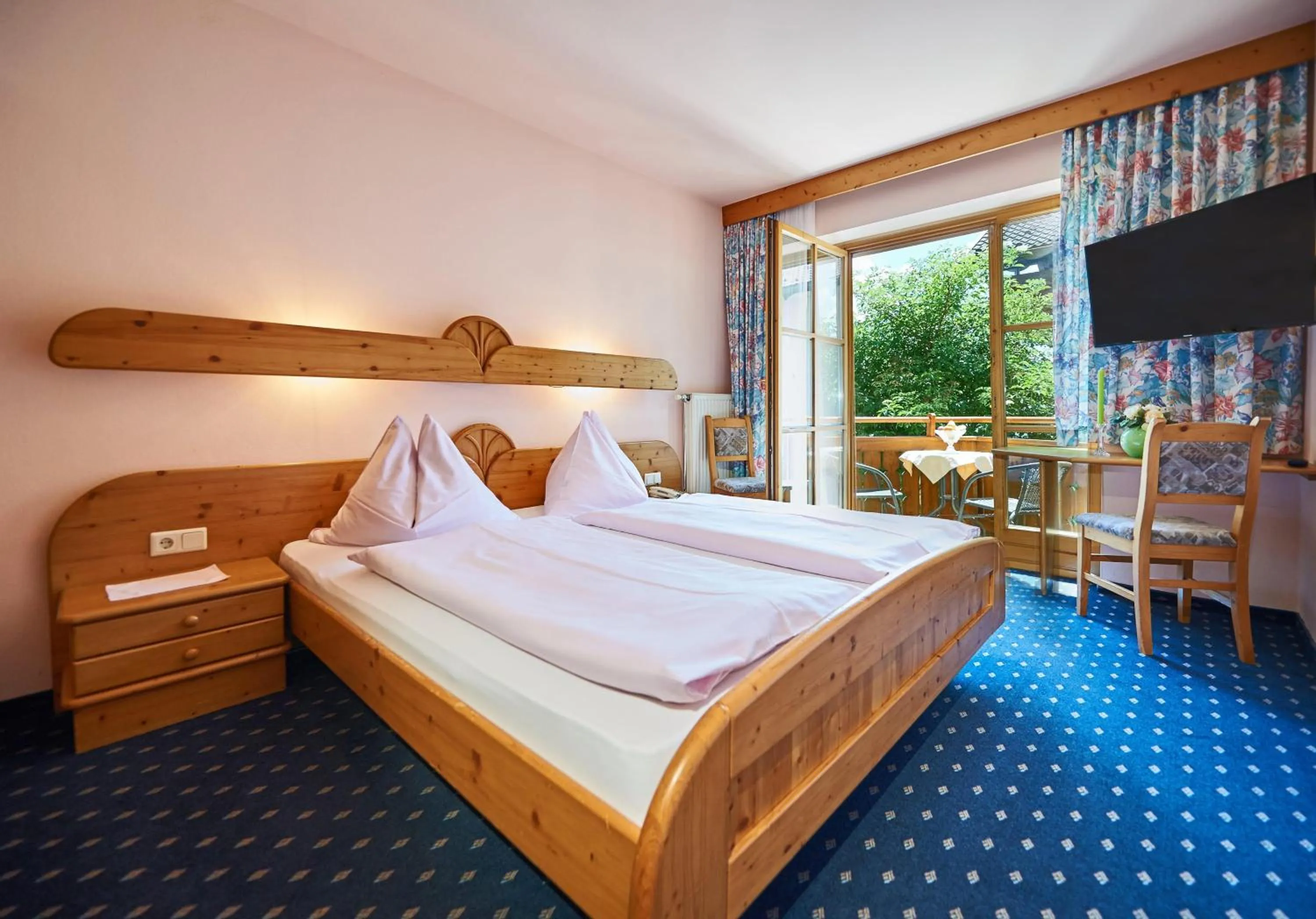 Bed in Hotel-Restaurant Schwaiger***