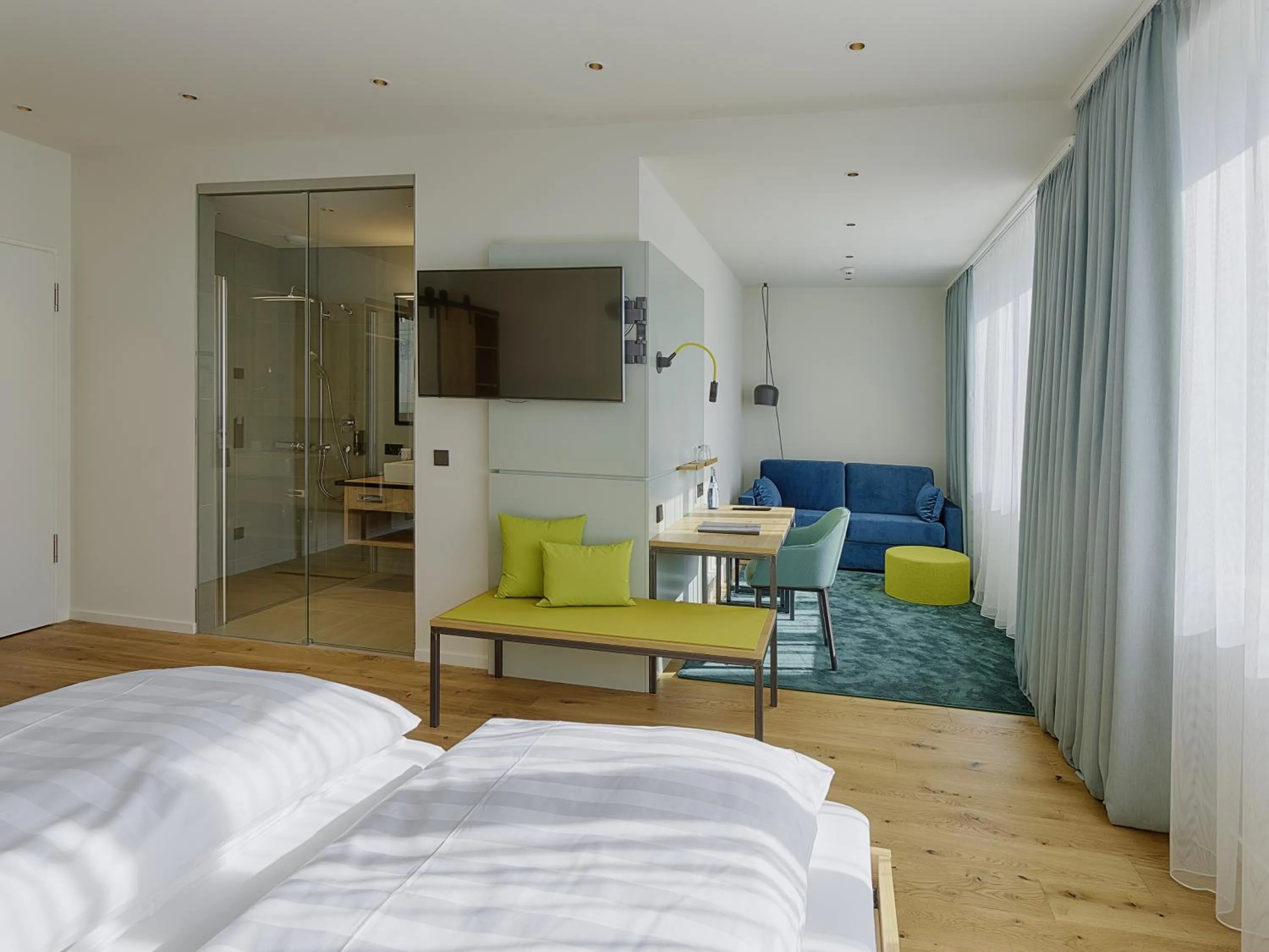 Living room, Bed in Hotel Federwerk