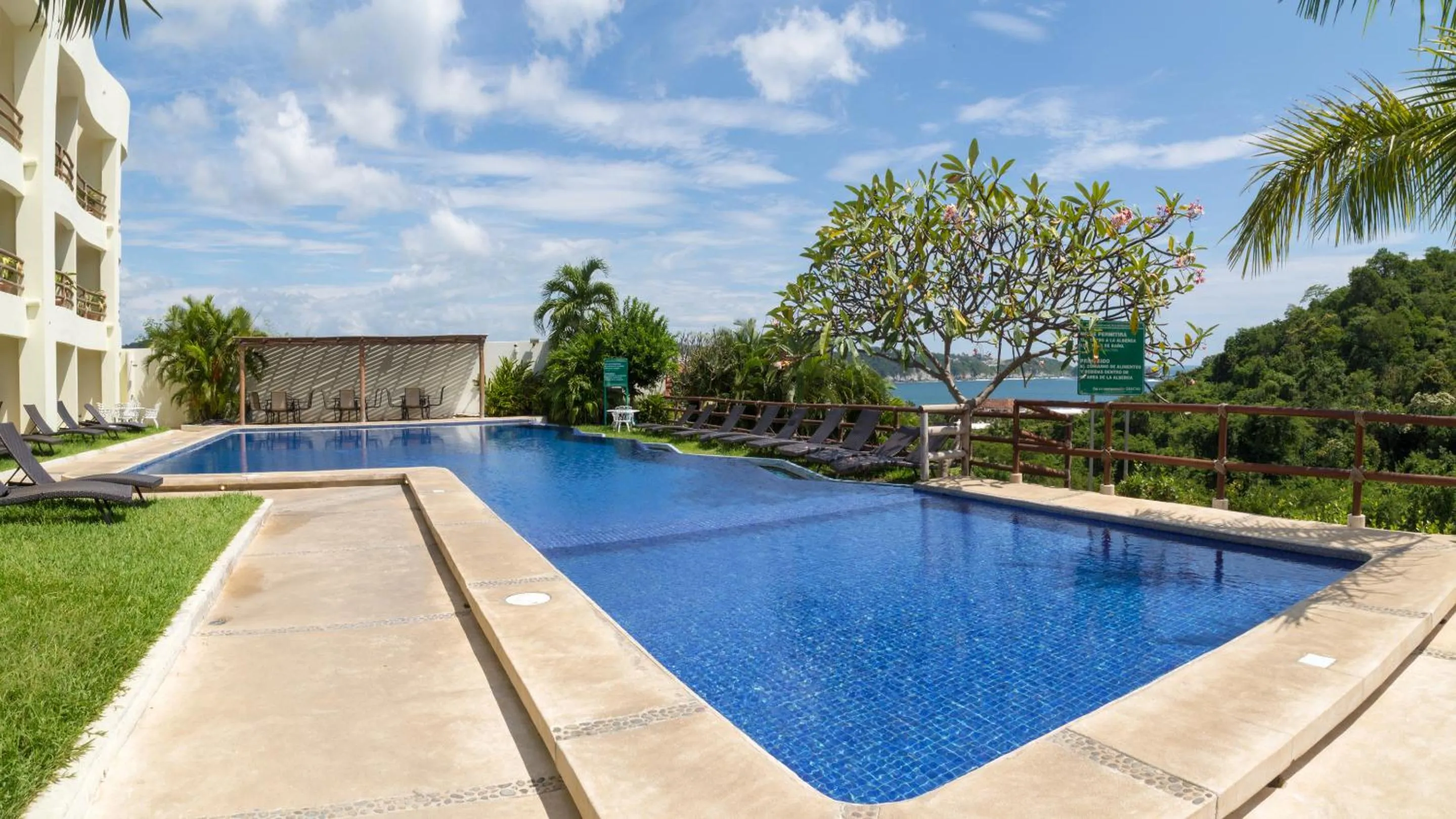 Swimming pool in Princess Mayev