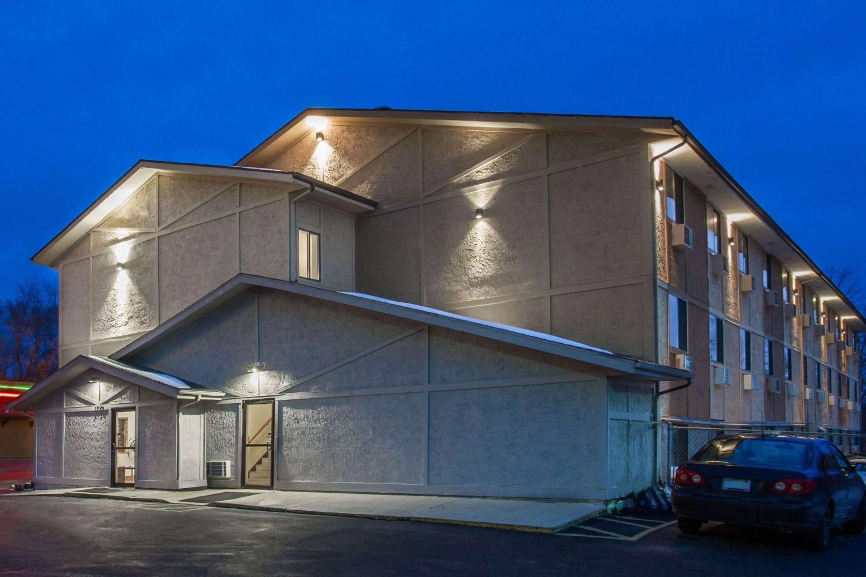 Property building in Super 8 by Wyndham Dubuque