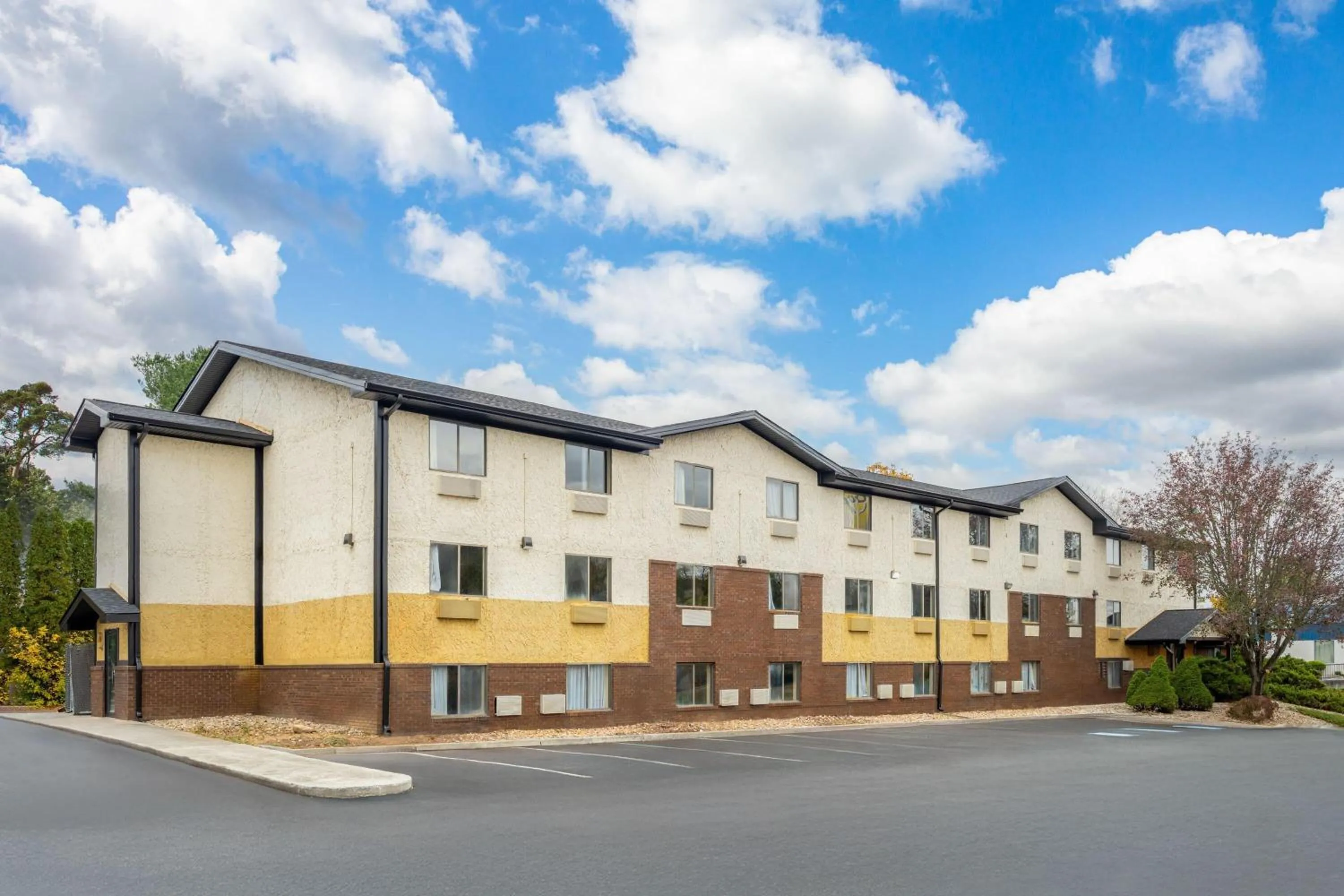 Property building in Super 8 by Wyndham Hagerstown I-70