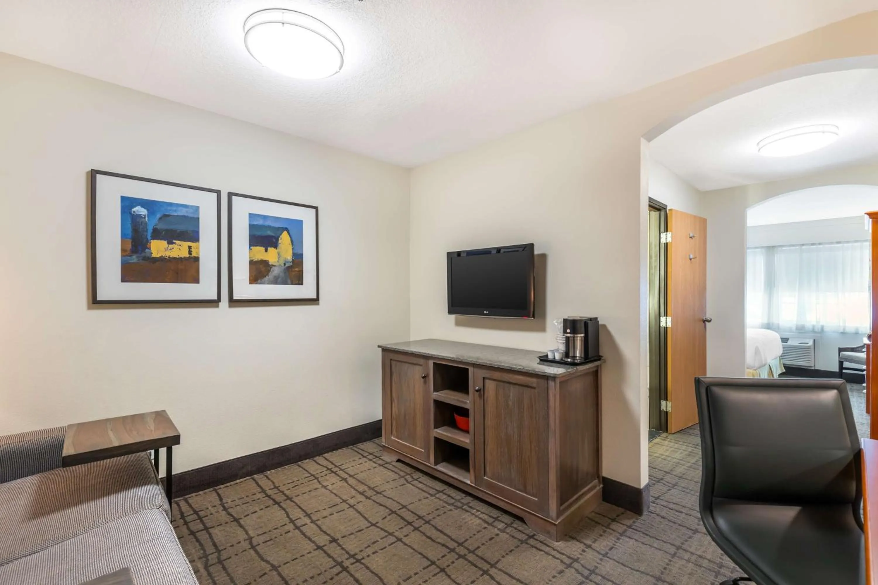Bedroom in Best Western Plus University Park Inn & Suites