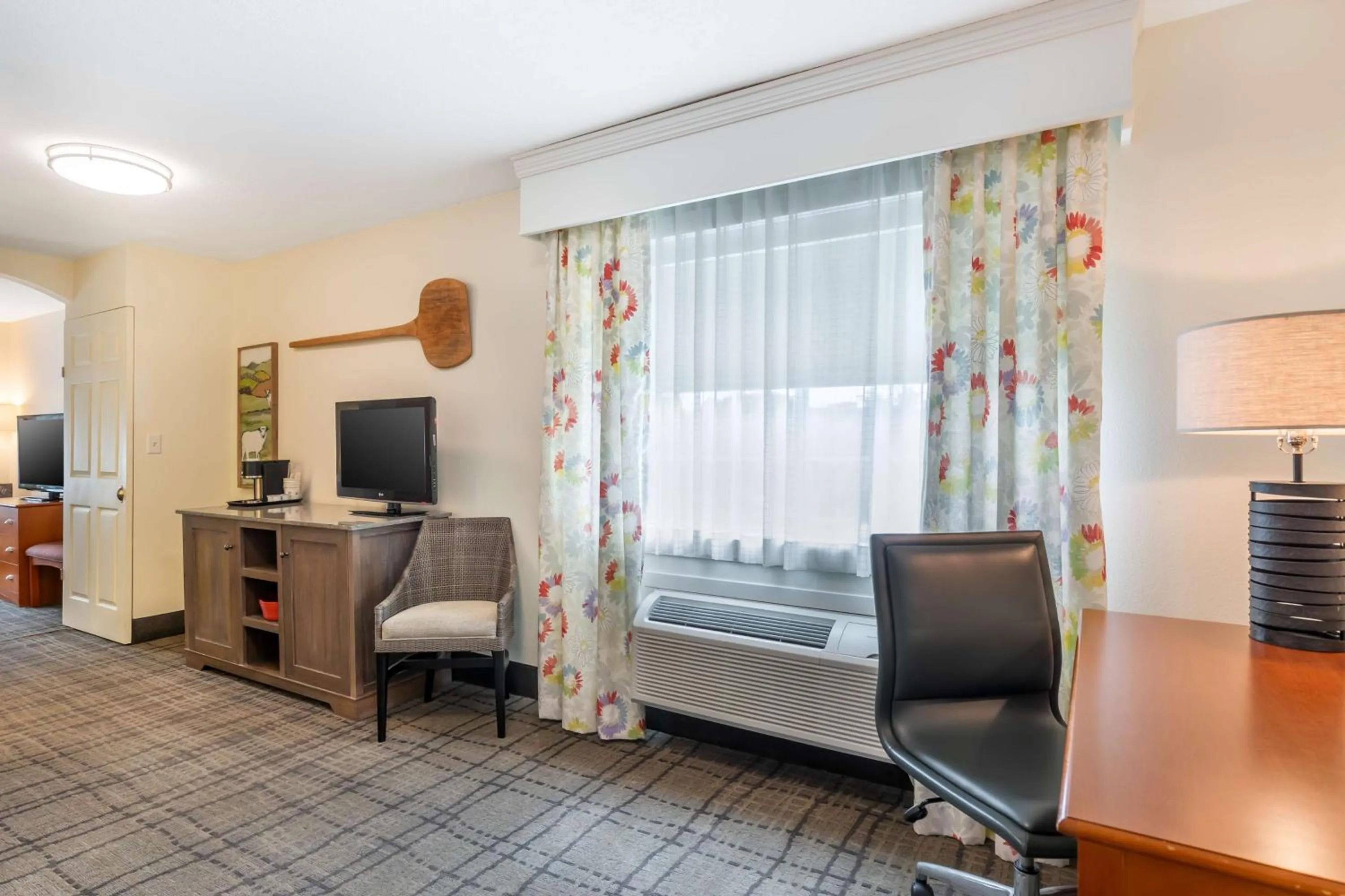 Bedroom in Best Western Plus University Park Inn & Suites