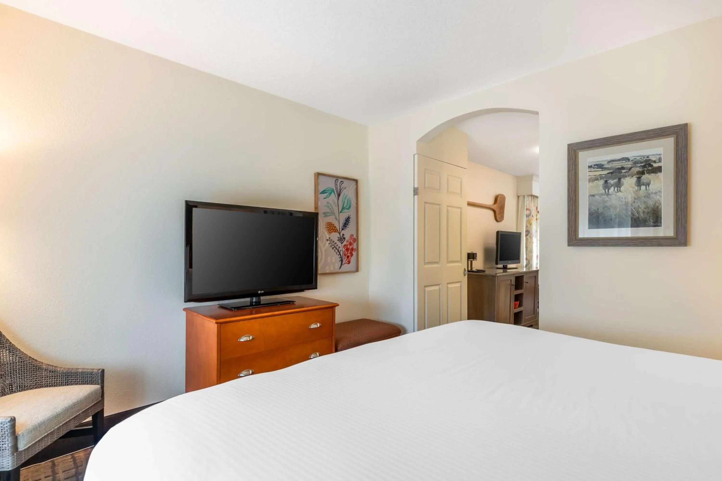 Bedroom, Bed in Best Western Plus University Park Inn & Suites