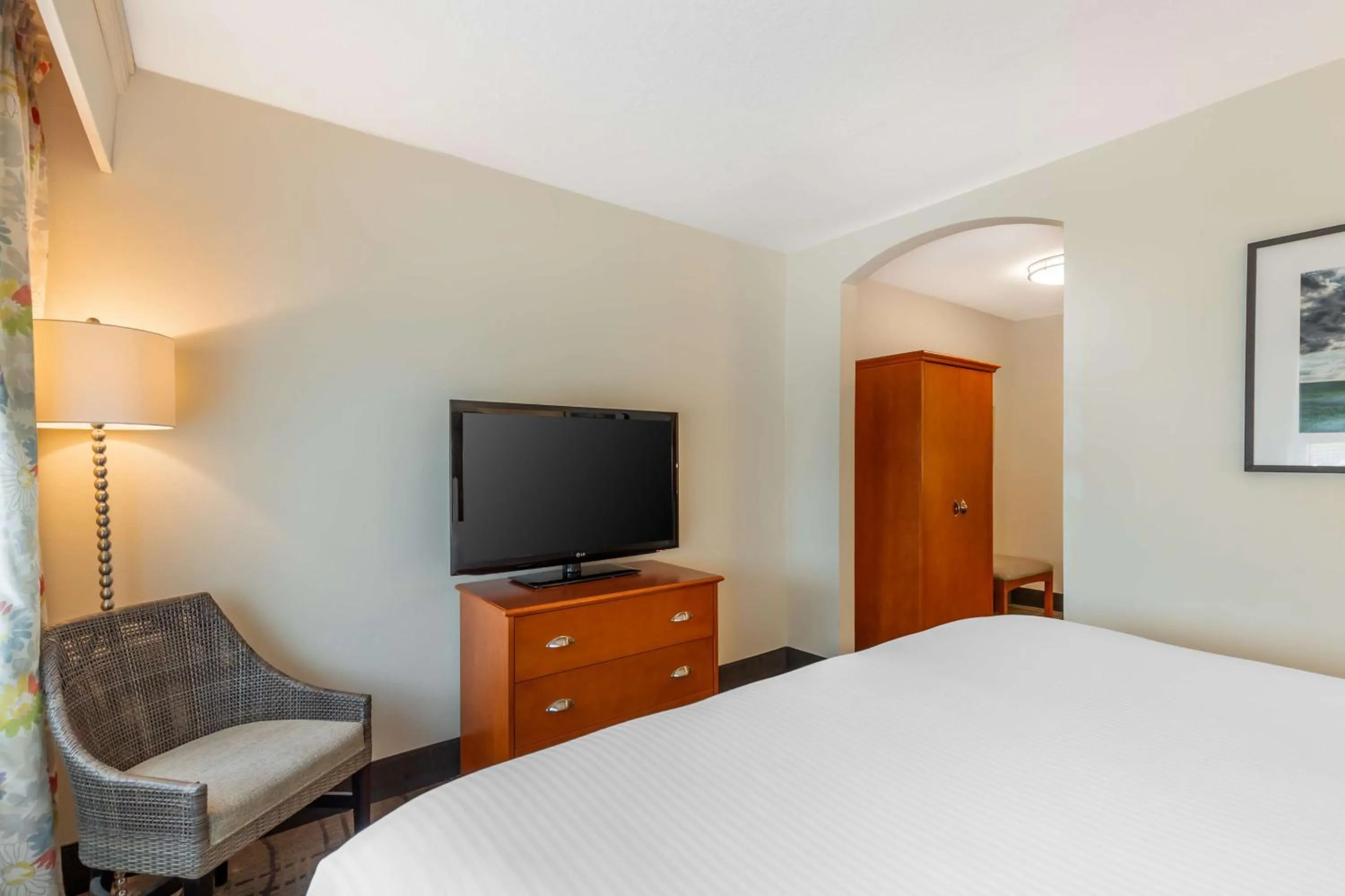 Bedroom, Bed in Best Western Plus University Park Inn & Suites