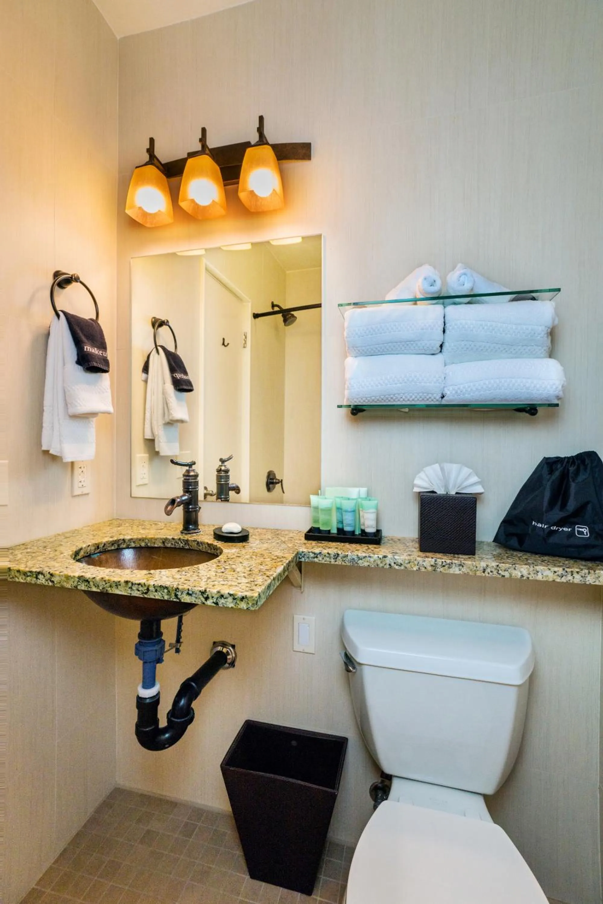 Toilet in Pantai Inn