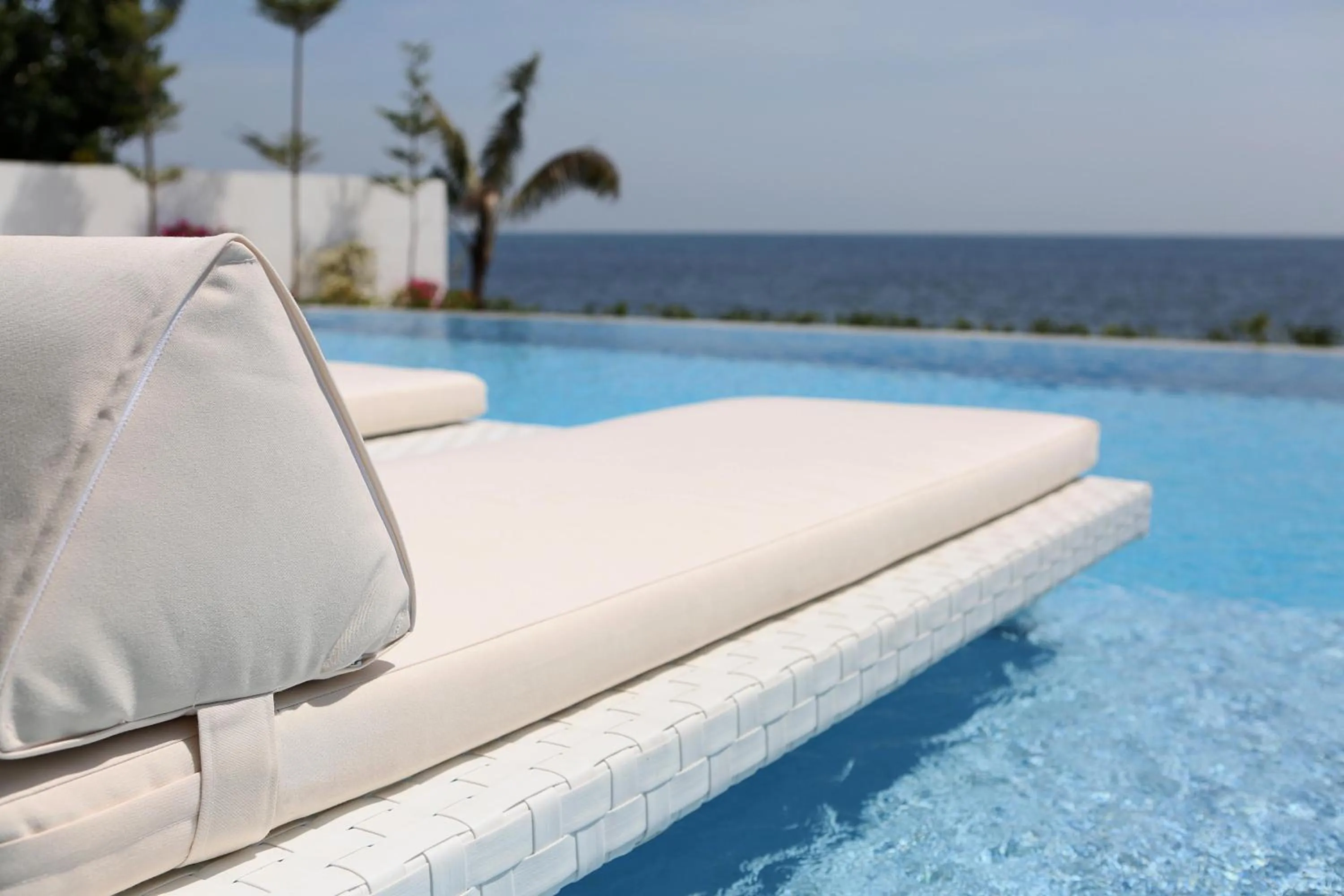 Beach, Swimming Pool in Studio L