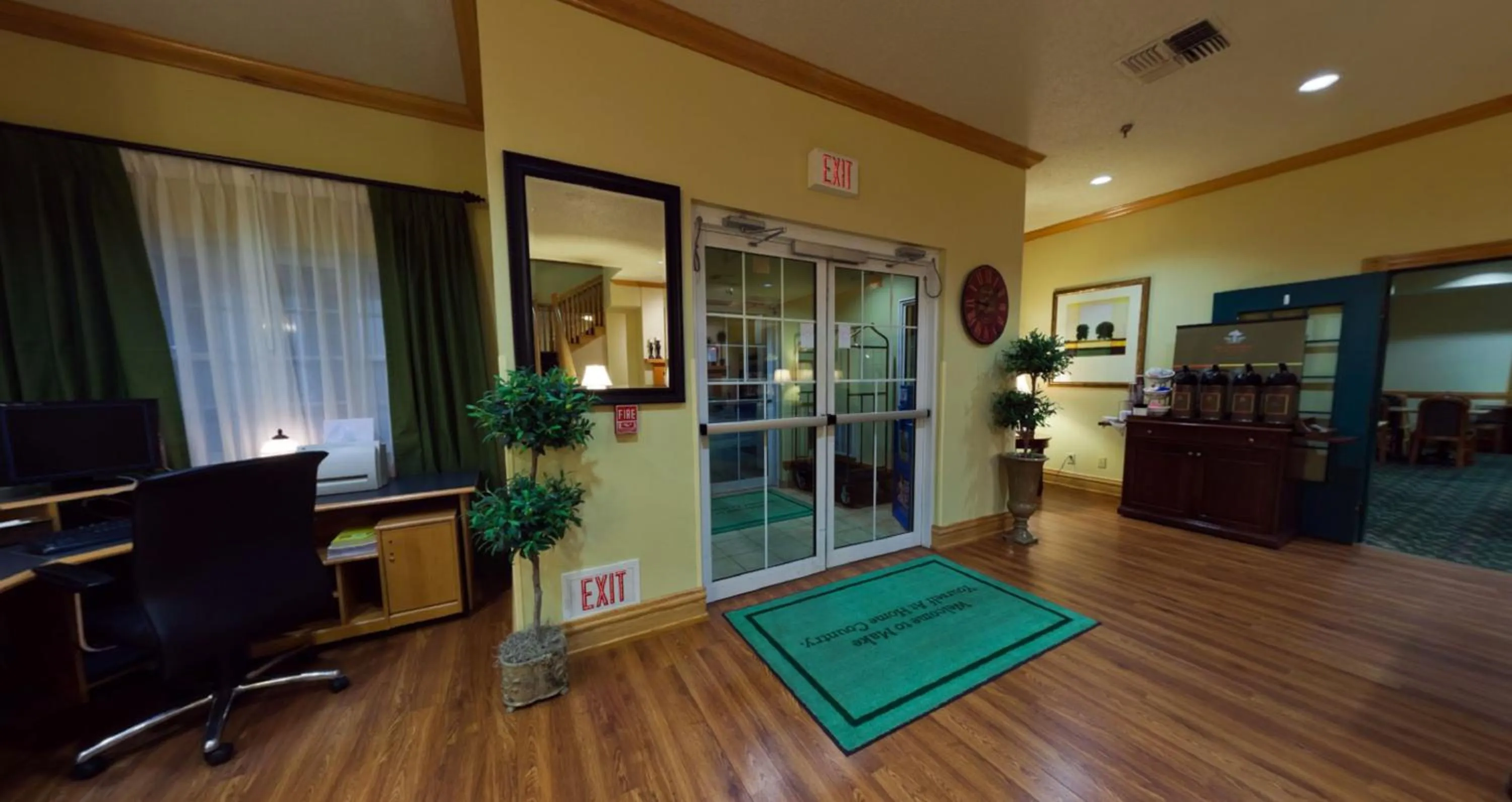 Lobby or reception in Country Inn & Suites by Radisson, Salina, KS