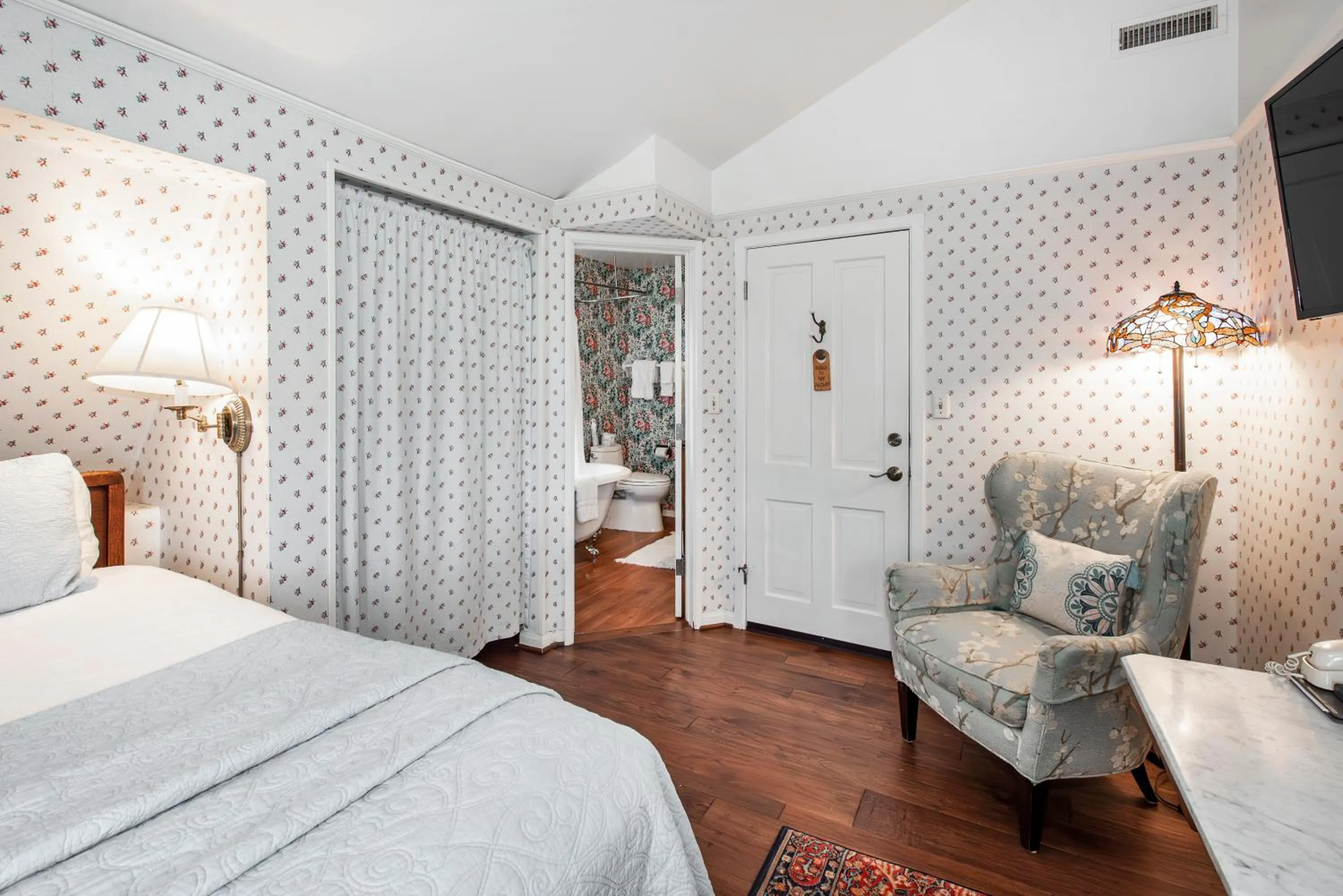 Bedroom, Bed in Bath Street Inn