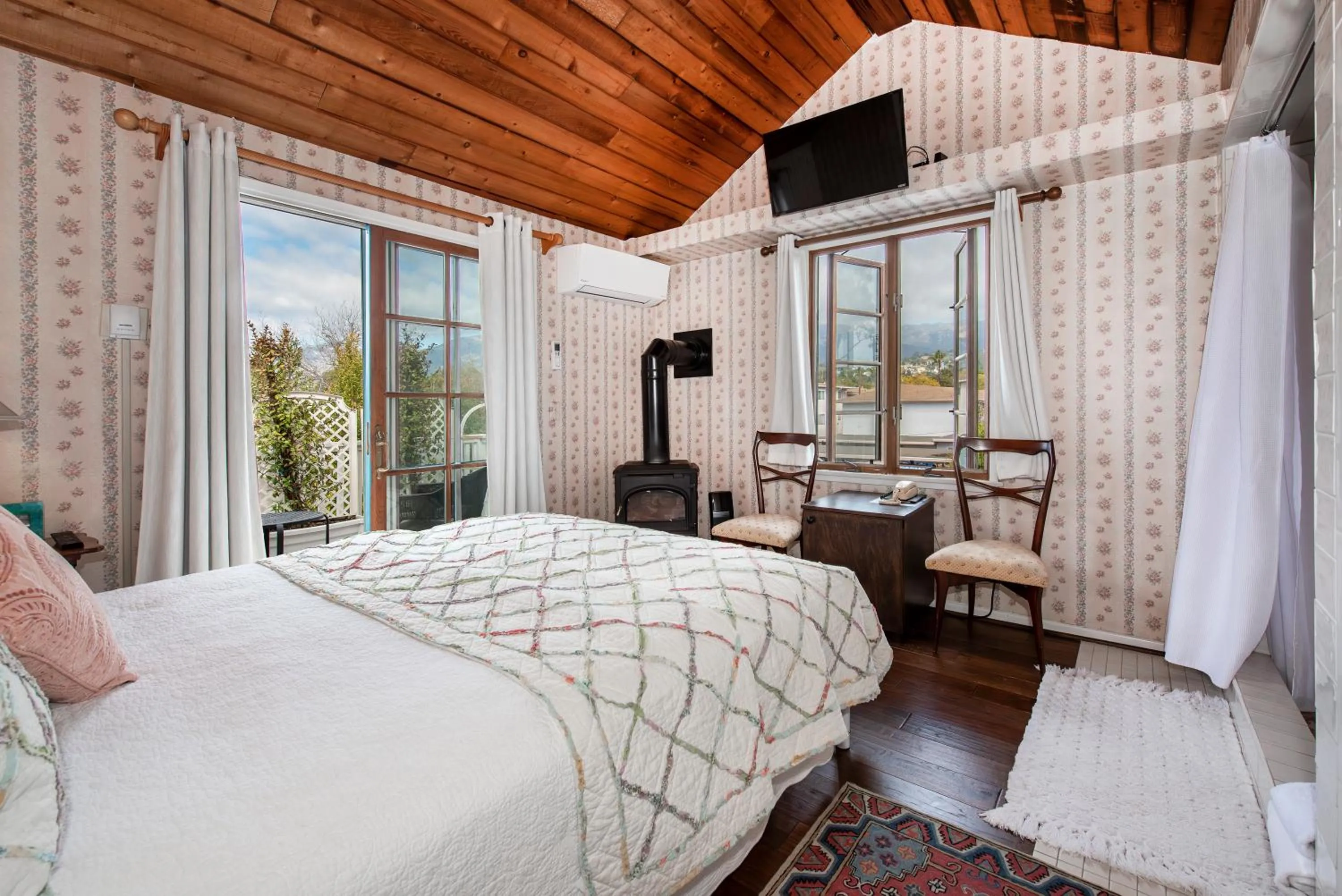 Bedroom, Bed in Bath Street Inn