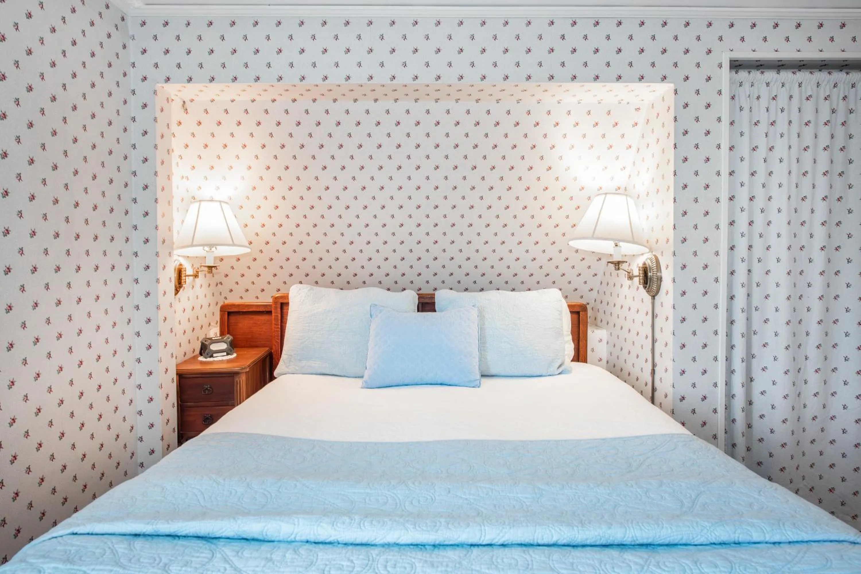 Bedroom, Bed in Bath Street Inn